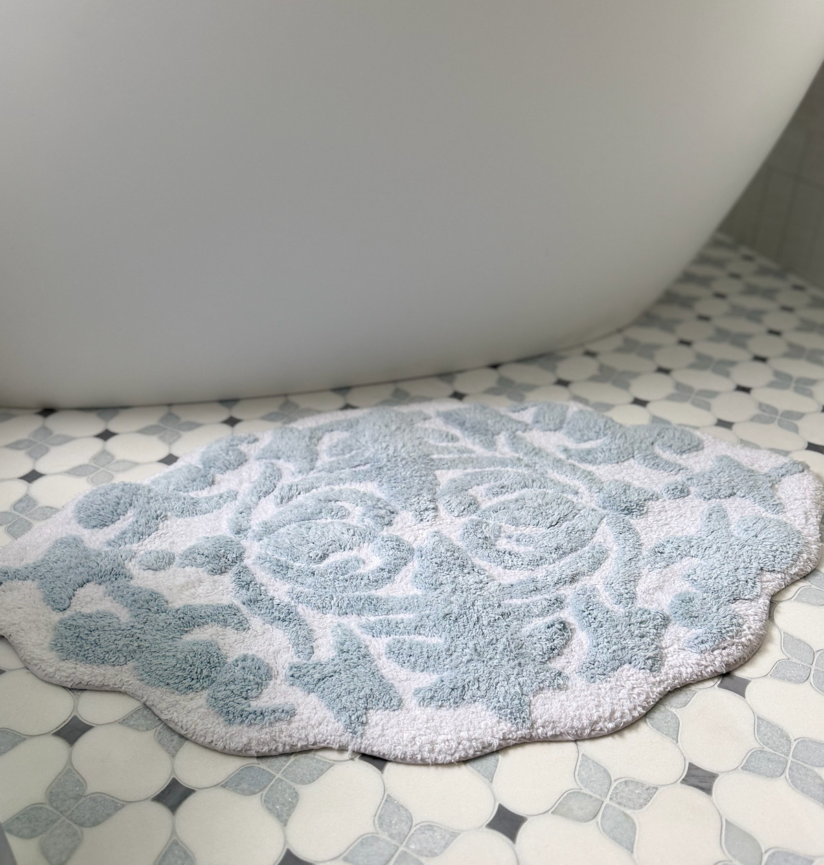 Beautiful bathmat from @walmart #walmartpartner #walmart #walmarthome 

 