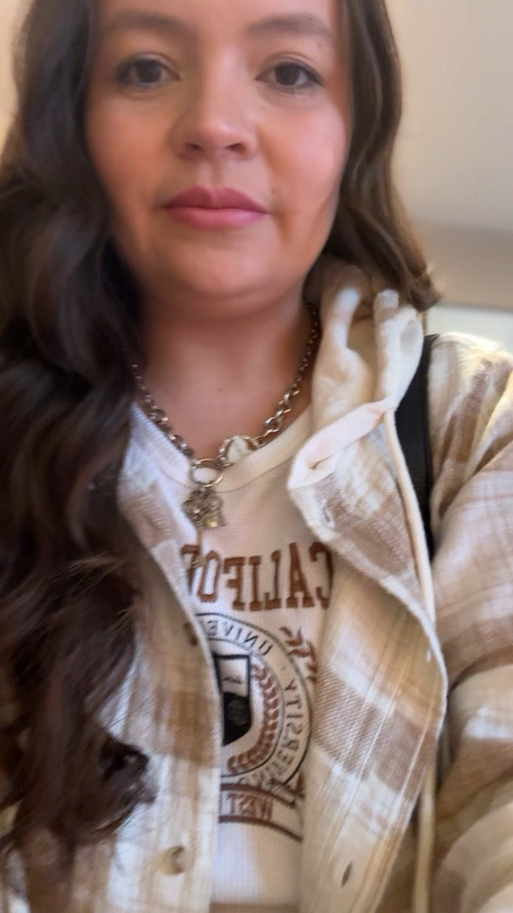 Fit details 👢🍂👜🤎🫶🏻 $15 flannel 😍