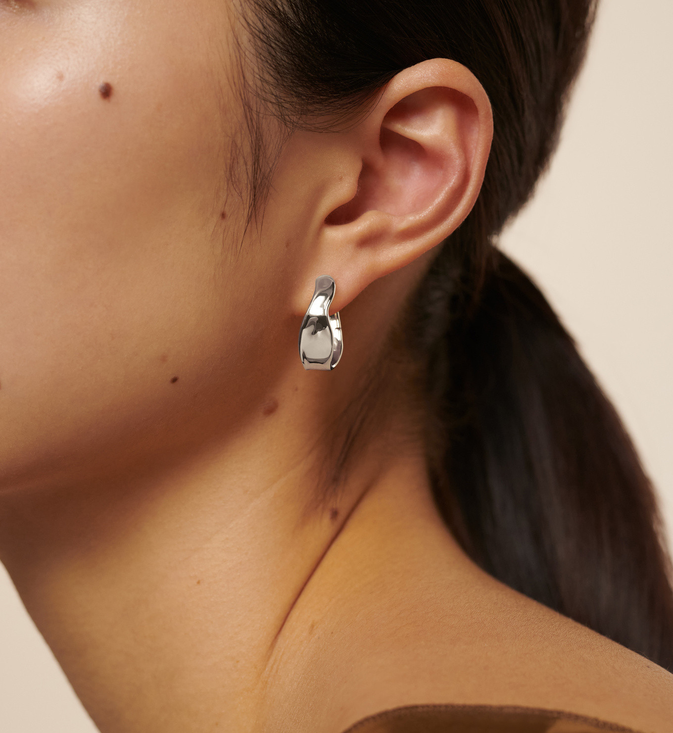 The Wave Medium Hoop Earrings | Monica Vinader (Global)