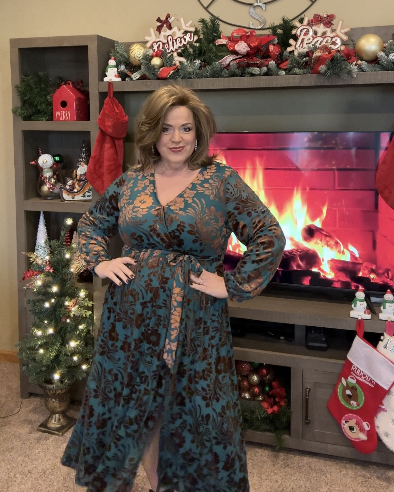 Green & Brown Velvet Dress. Perfect for the Holidays! 🎄 i’m wearing size 1X 14/16. 

Black Friday sale extended up to 80% off! 

#BloomChic #BloomChicDress #PlusSizeDress

#LTKPlusSize #LTKHoliday #LTKMidsize