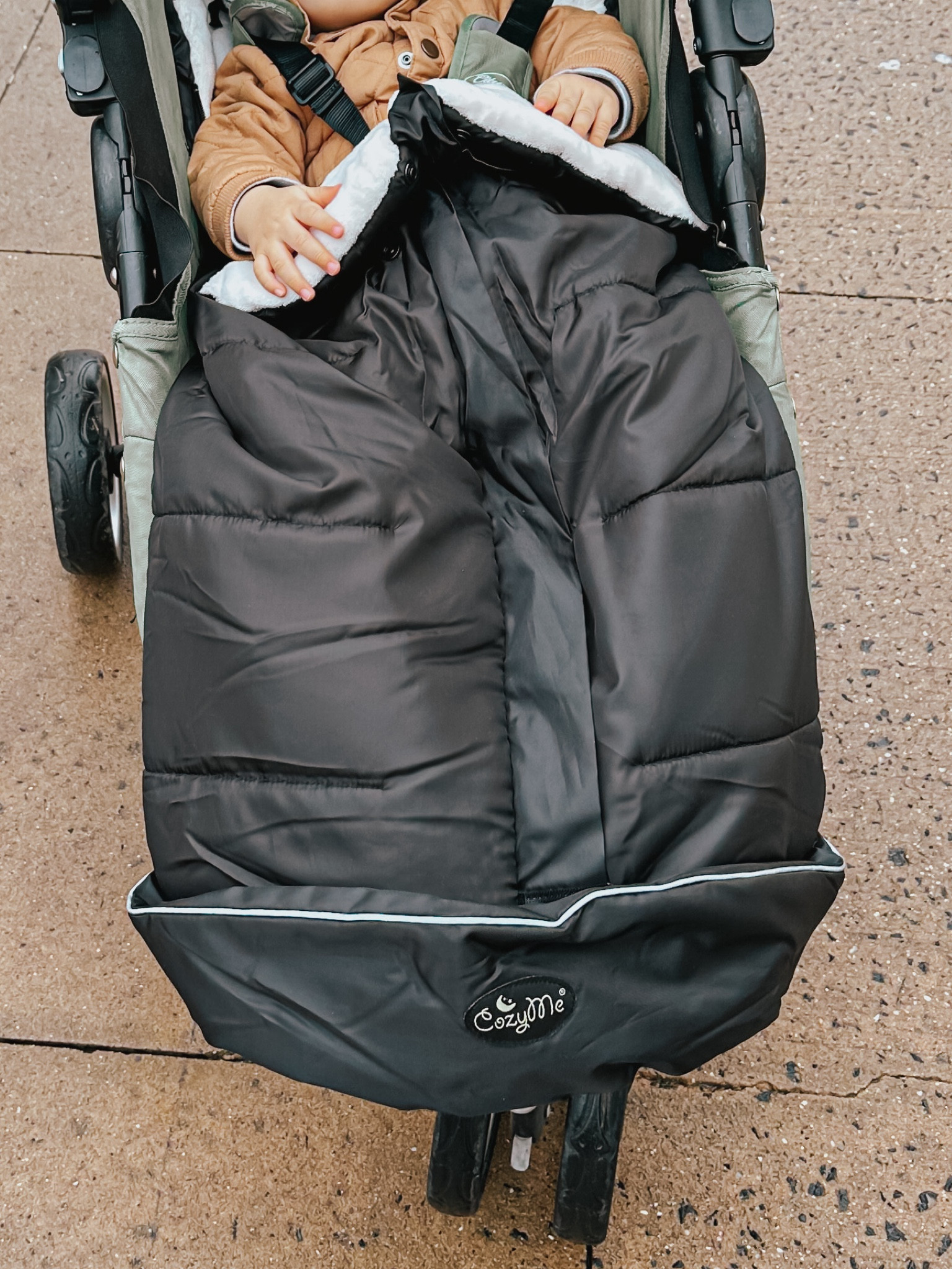Helps to keep babies warm in the stroller all year-long 👍🏼 
➡️comes in different colors 
➡️washable 
➡️universal harness fits most strollers 
➡️ 6 month- 4t 

#LTKbaby #LTKkids #LTKbump