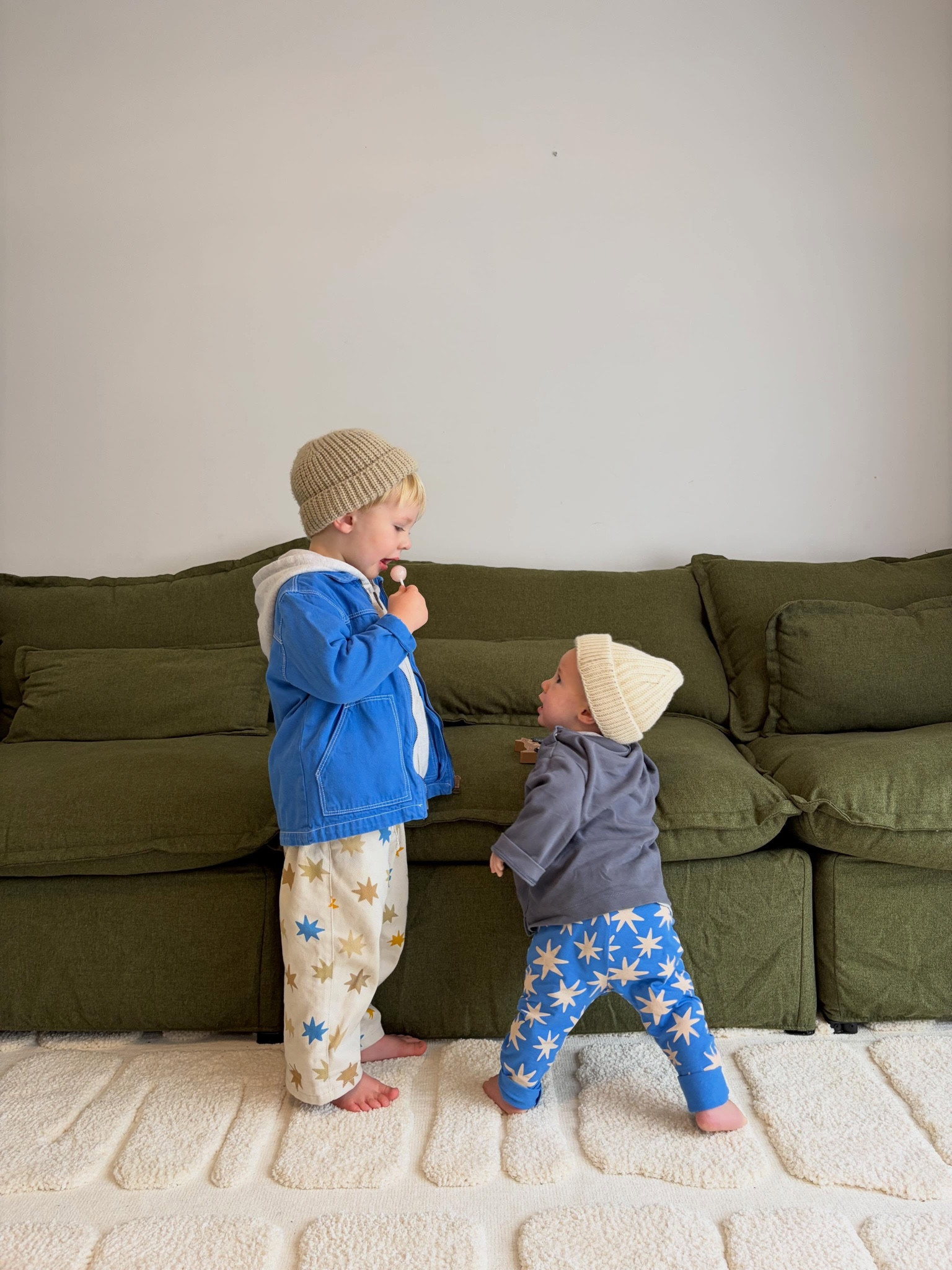 Star moment for the boys 💙 

Outfits tagged on my LTK - link in bio 

#boysclothes #brothers #coolboys #boystyle #boymum