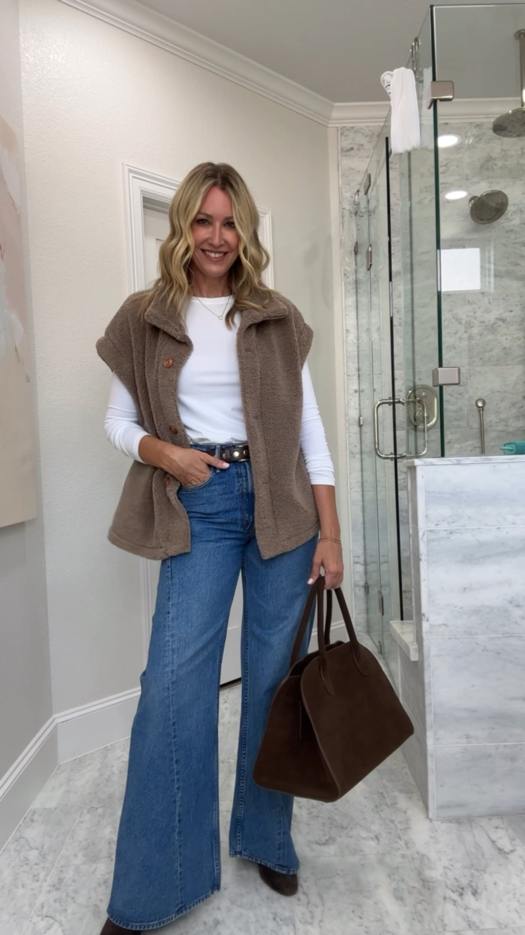 Elevated casual fall outfit
Wide leg jeans
Vest
Booties


#LTKTall #LTKStyleTip