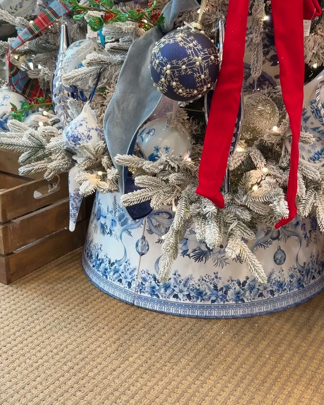 Blue and white chinoiserie tree collar 🎄 Christmas tree collar base Christmas decor

#LTKHome #LTKdayinmylife #LTKootd