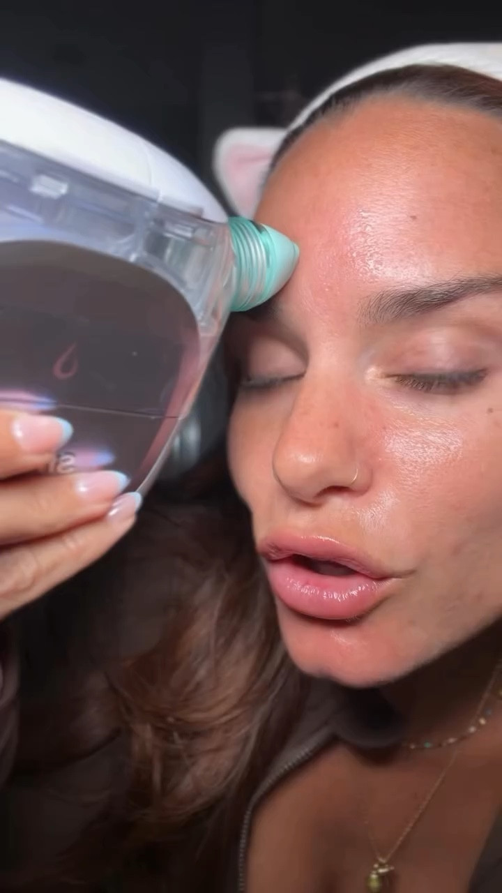 At-home facials just leveled up. ✨
The Shark Facial Pro Glow Hydro-Powered Facial System helps cleanse, exfoliate, and hydrate your skin for that fresh, post-facial glow without leaving home. It’s designed to give you that smooth, glowing skin look in your own routine.

Perfect if you want that facial glow without the appointment.

Comment “GLOW” and I’ll DM you the shop link. 💌

#taylorbecker #taybeckerbeauty #charlestonsc #athomefacial #glowingskinroutine