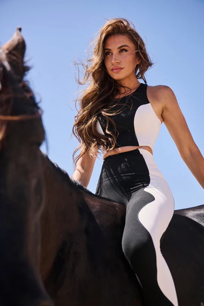 Color-Block Racerback Sports Bra | WISKIIACTIVE