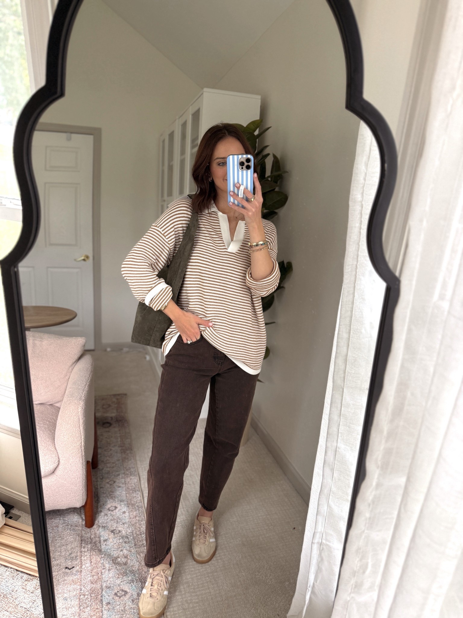 Barrel denim outfit // barrel jeans outfit /: fall outfit ideas// fall purse // 