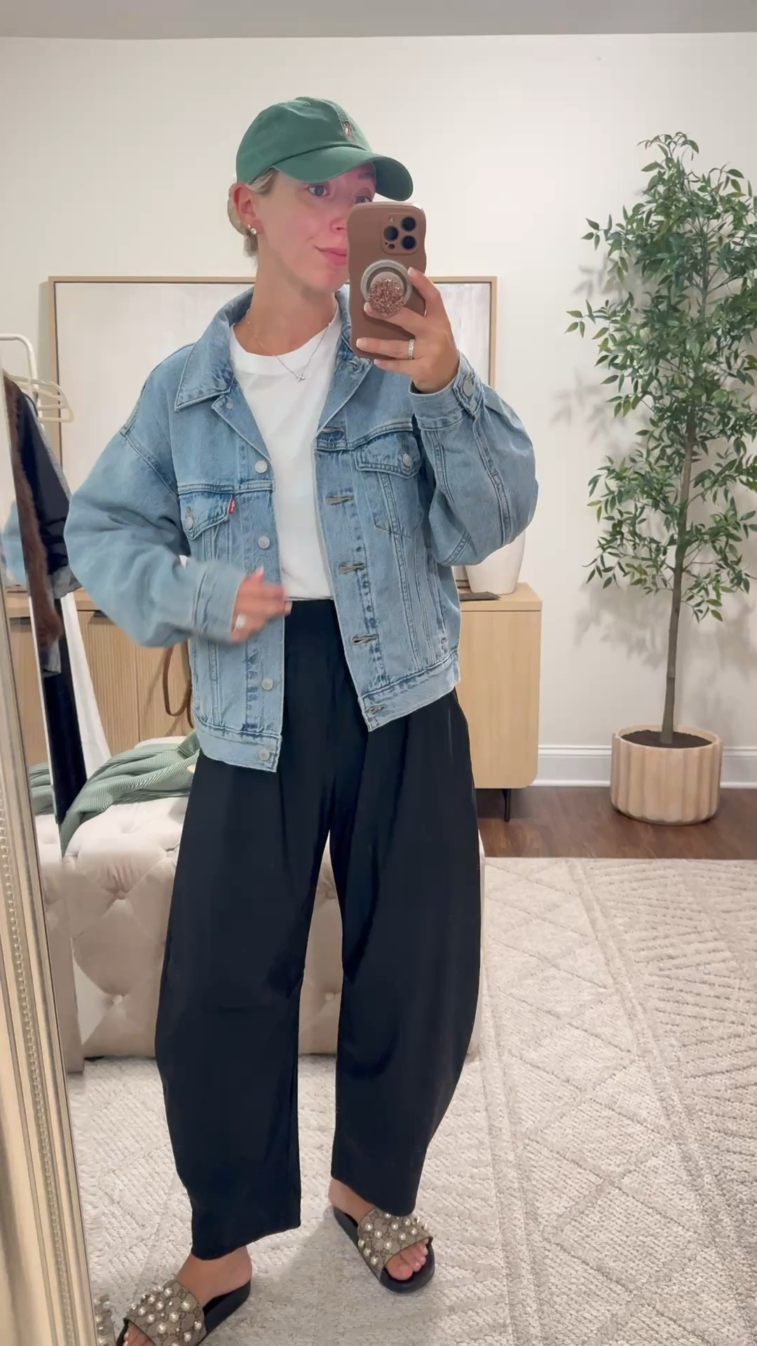Levi’s denim jacket on sale! 🩵 This runs big, wearing an XS (size 4 for reference)

NSALE, Nordstrom anniversary sale, Levi’s denim jacket

#LTKootd #LTKSaleAlert #LTKdayinmylife