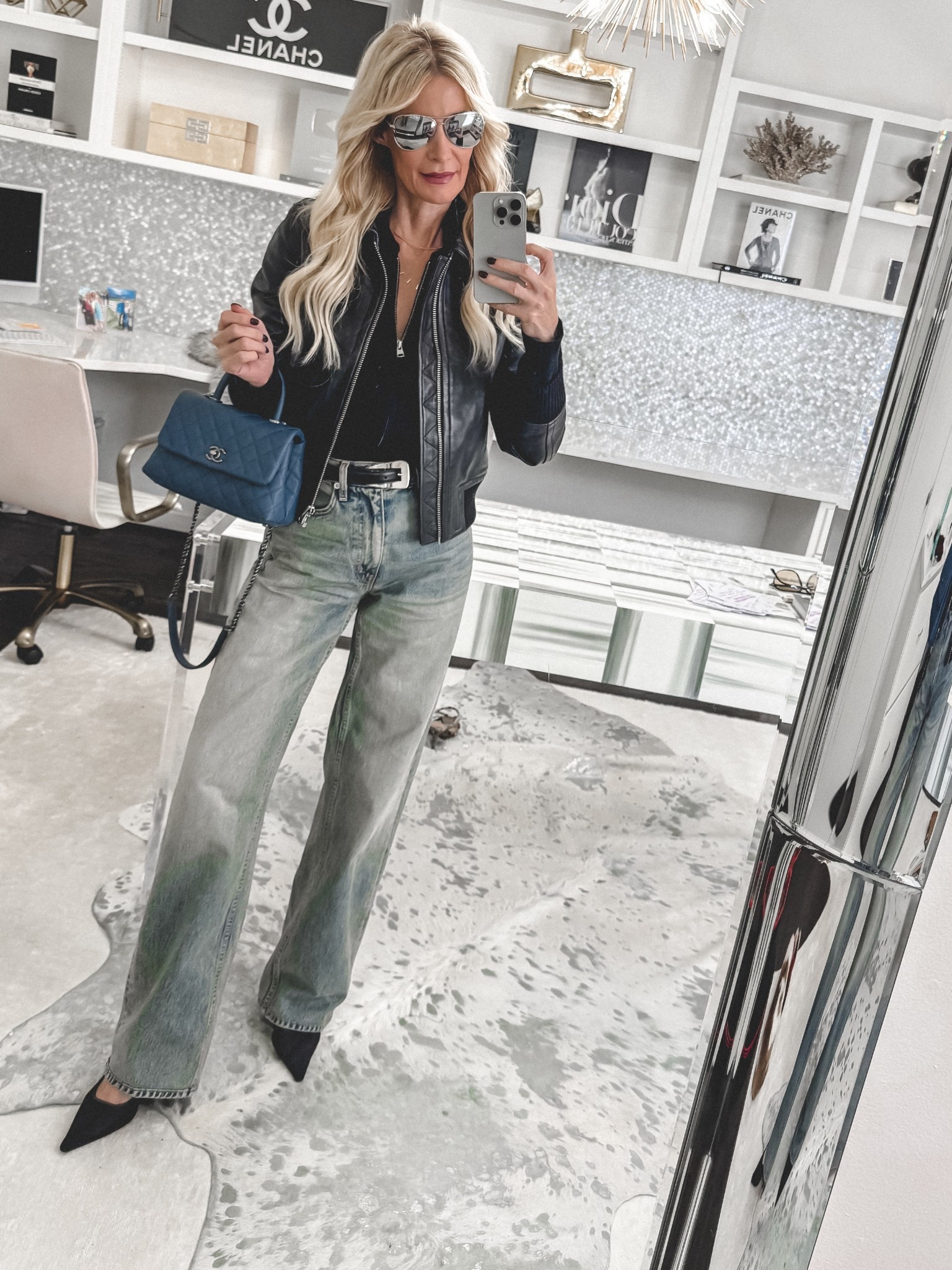 I’m wearing a cashmere zip-up hoodie layered under this real leather bomber jacket, both from Quints. These are true wardrobe hero pieces—insane quality and about 40% less than traditional retailers, which makes them such a great find.
I’m wearing an XS in the jacket, and my high-waisted wide-leg denim is a size 24.



#LTKootd #LTKgrwm #LTKOver40