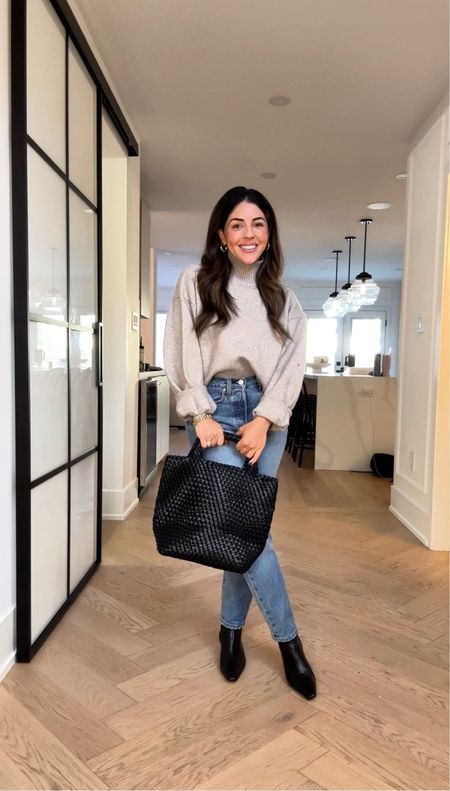Day 15?! Ugh I love this series. Wearing my fave amazon denim with an H&M turtleneck, an Amazon handbag and Staud boots. You can shop this look in my LTK or head to my stories!
you can shop the entire series by going to the highlight “ 30 day outfits” 

#falloutfits #OutfitInspo #OutfitInspiration #FallOutfit #MomStyle #OverThirtiesMom

#LTKSeasonal