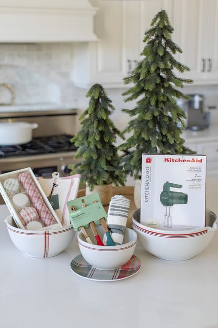 These holiday baking finds from Target are so festive and should make a great gift! So many items like the ceramic bowls you can separate into 3 different gifts and get more bang for your buck!

@target @targetstyle #targetpartner #target

#LTKHoliday #LTKfindsunder50 #LTKhome