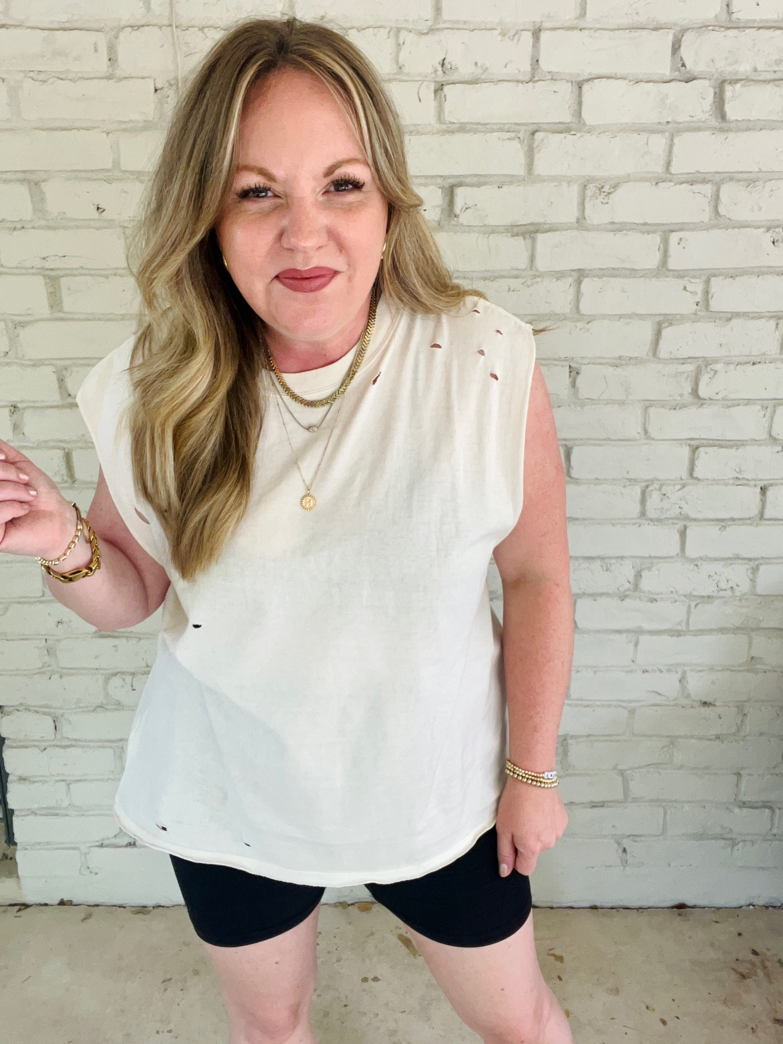 XL distressed tee

#LTKover40 #LTKsalealert #LTKunder50