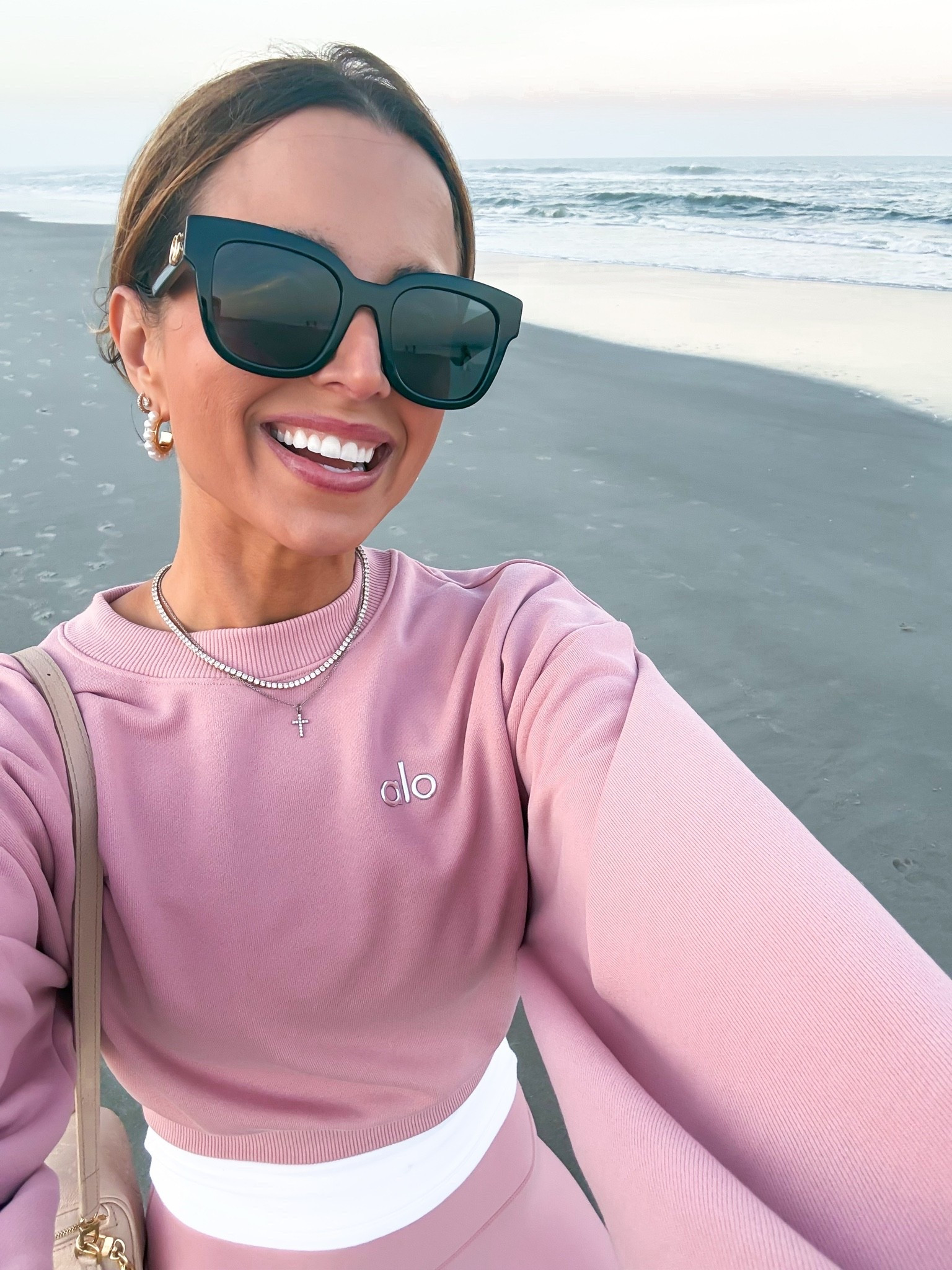 Alo Vintage pink airlift 7/8 leggings in XXS. Vintage pink cropped sweatshirt in XXS. Matching workout set. Matching Alo set. Mother’s Day gift ideas. Gift for her.

#LTKMothersDay #LTKTravel #LTKfitnessgoals