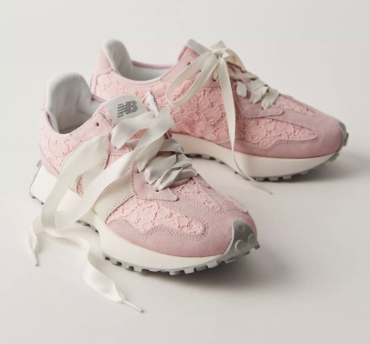 New balance sneakers 

#LTKShoeCrush #LTKActive #LTKSeasonal