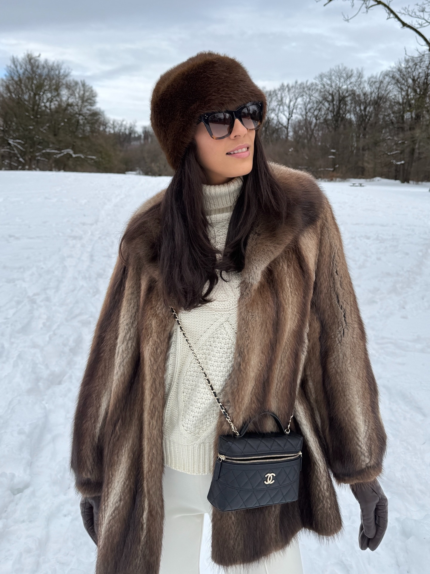 Almost April, let‘s go back to winter ❄️🤍🤎
Unfortunately sunshine wasn‘t on the menu for today 🙈

These pants from @bogner.official are my ultimate winter staple. I have them in both white and black, and they’re so warm - they’re actual pants, not leggings.
Linked on my LTK 🙌🏼

@celine 
@moonboot 

#winterstyle #furcoat #moonboots #skioutfit #apresski