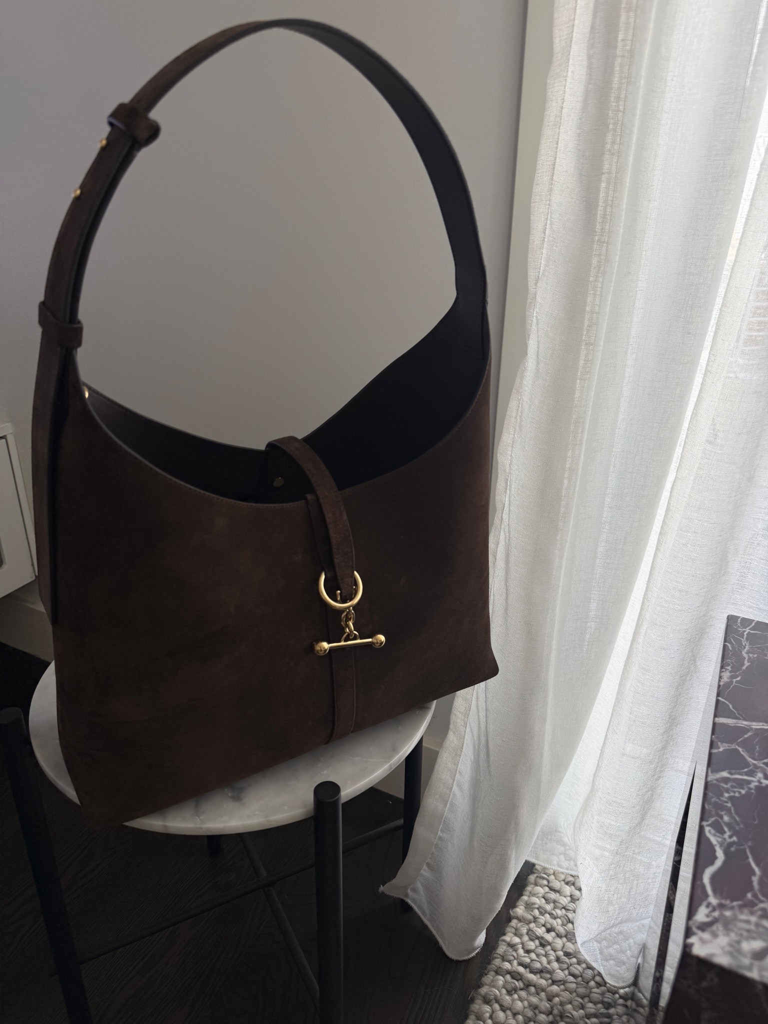 Obsessed with my new bag! oversized suede style in chocolate brown. Perfect for everyday wear with jeans and a tee or dressed up with the a kitten heel 

#LTKaustralia #LTKbag #LTKstyletip