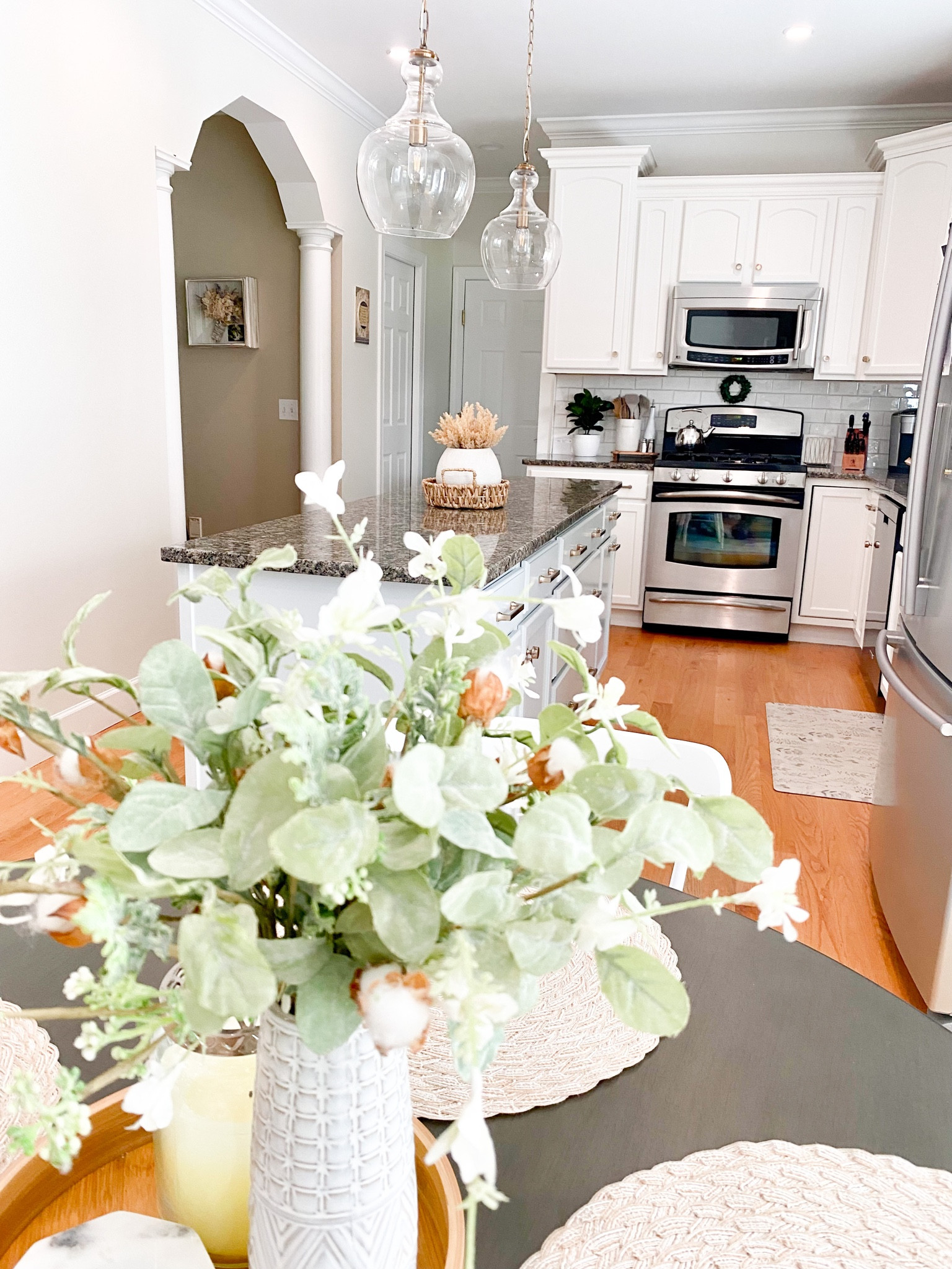 Kitchen decor, white kitchen, pendant lights, glass pendants, kitchen lighting, faux florals, kitchen island, kitchen hardware, brass hardware, kitchen table, breakfast nook, tray styling 

#LTKhome