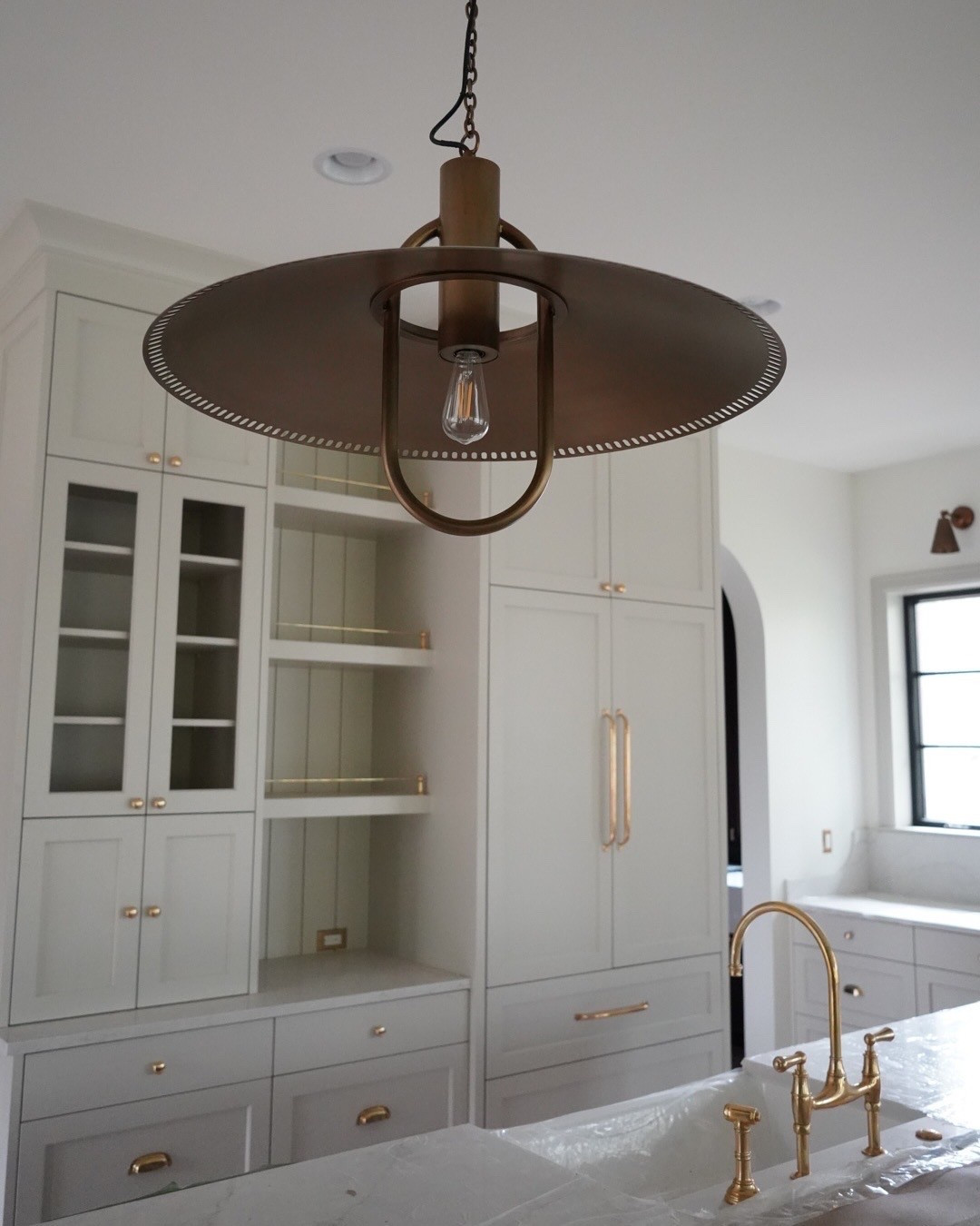 Kitchen links, cabinet hardware, sink, lights and railing. 

🤎Hardware finish: Unlacquered Brass 
🤎Cabinet paint:  Natural Cream by Benjamin Moore 
🤎Countertops: Luce Cascade Quartz

#LTKHome