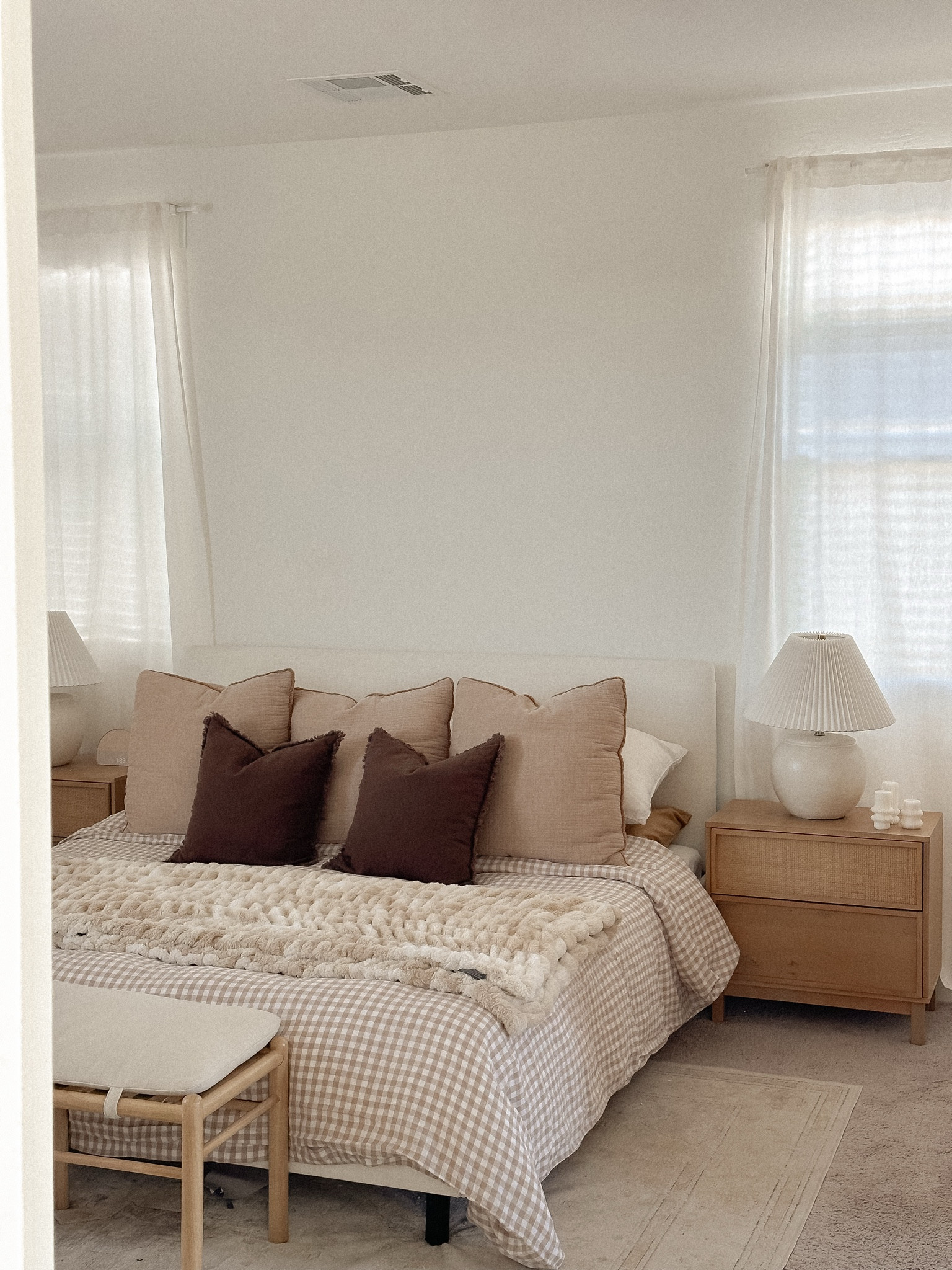 Cozy neutral bedroom links 💛

#LTKFindsUnder100 #LTKHome #LTKStyleTip