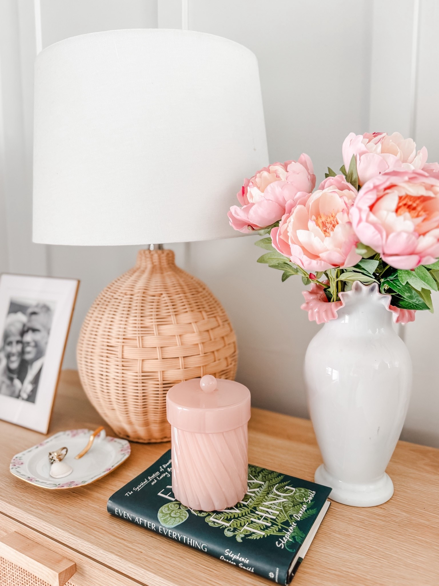 Love these artificial pink peony stems
Faux spring stem
Bedroom refresh
Valentines Decor
Nightstand decor
Nightstand table decor
Jar candle


#LTKOver40 #LTKHome #LTKValentine