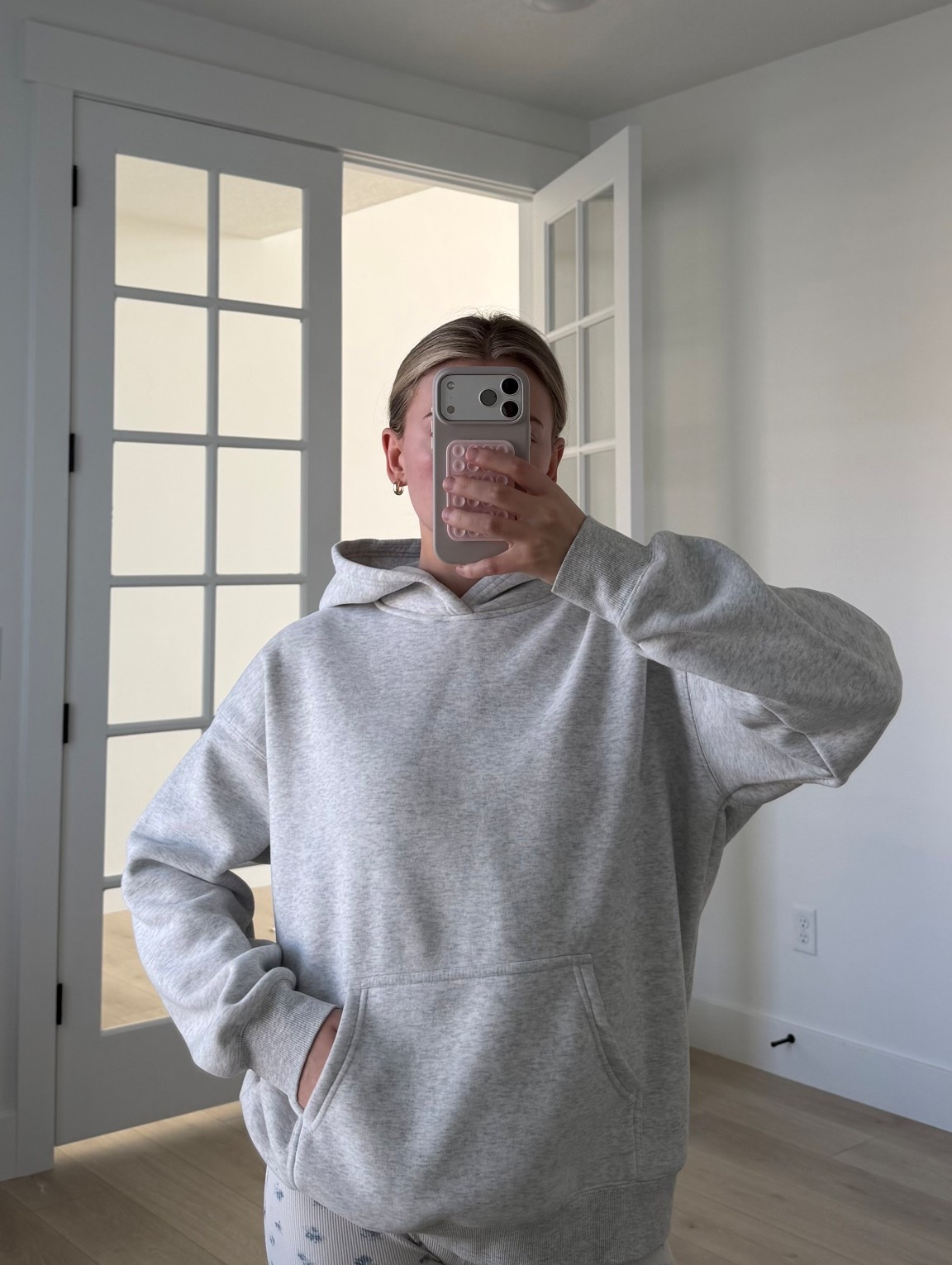 Truly the best quality hoodie I’ve ever found!!! Size M🤍