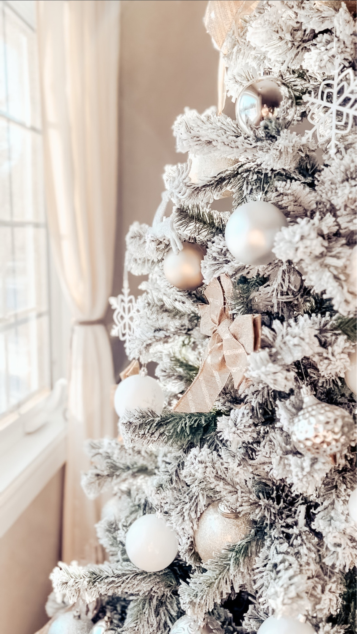 Tis’ The Season 🎄🎅🏼✨ 

Tree: @kingofchristmas 
Ornaments and mantel decor: @canadiantire @homesensecanada 
Santa and mini flocked trees: @walmartcanada 
Santa Claus letters mailbox: @michaelsstores 
Stocking hooks: @bedbathandbeyondca 
Stockings: @indigo @walmartcanada 
Custom wooden stocking tags: @decemberpinehandmade

🎄🎄🎄🎄🎄🎄🎄🎄🎄

#kingofchristmas #christmasdecor #holidaydecor #kingofchristmastree #christmastreedecor #merryandbright #tistheseason #christmasdecorating #christmasdecorations #christmastime #ohchristmastree #neutralchristmas #christmas #christmastree #holidaydecorating #deckthehalls #itsbeginningtolookalotlikechristmas #canadiantire #jillianharrisxcanvas #canvascollection

#LTKhome #LTKHoliday #LTKSeasonal