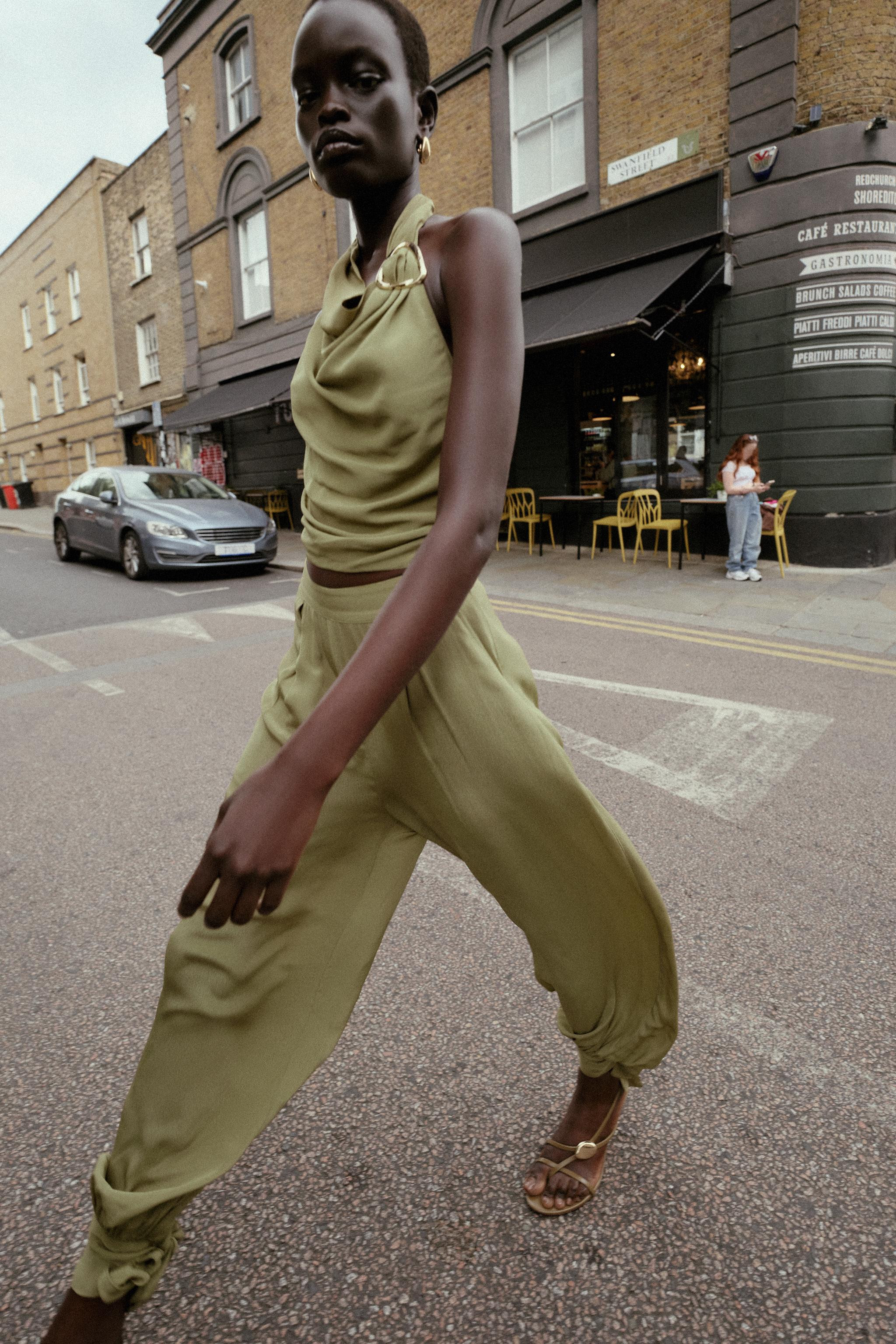 CUFFED BALLOON PANTS$ 59.90Light khaki | 8799/811/506Add to cartAddHigh-waisted pants with front ... | Zara US