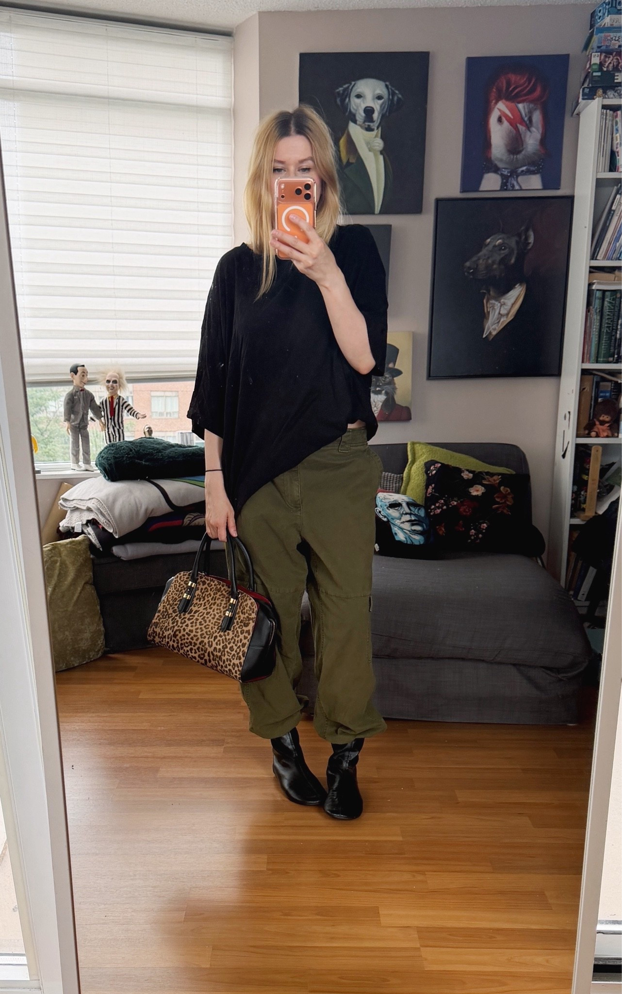 I was never a cargo girl in the 90s/00s but I think it’s because they were more fitted back then. But these? Oversized and relaxed, I wear them all the time. 
T-shirt and bag are preloved.

#LTKcanada #LTKfall #LTKstyletip

https://liketk.it/6nigy

#LTKcanada #LTKfall #LTKstyletip