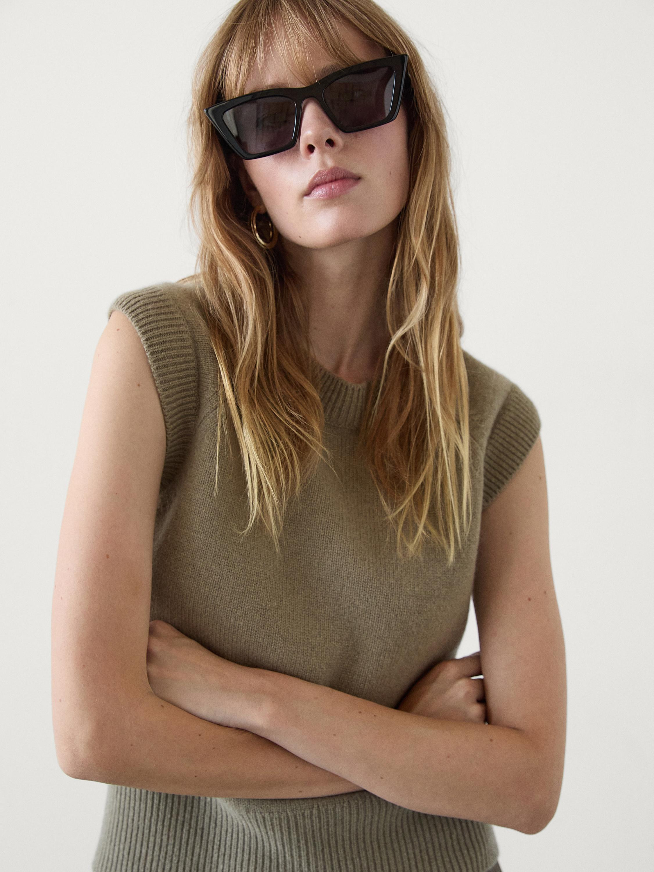 Wool blend knit waistcoat with ribbed trims | Massimo Dutti UK