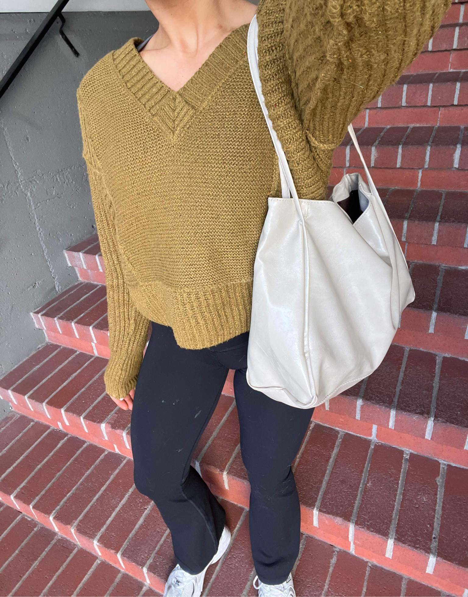My FAVORITE fall sweater right now!! This is my normal size and it’s a little oversized, so soft, and this green is so pretty!! 🫒🍸

I wear a size small in the sweater (Monroe Pullover by Cabi), size xxs in the leggings (they run big), and I love a good leather tote! For now I cannot link the Sweater due to brand regulations but you can find it on Cabionline.com !



#LTKSeasonal #LTKFindsUnder100 #LTKItBag