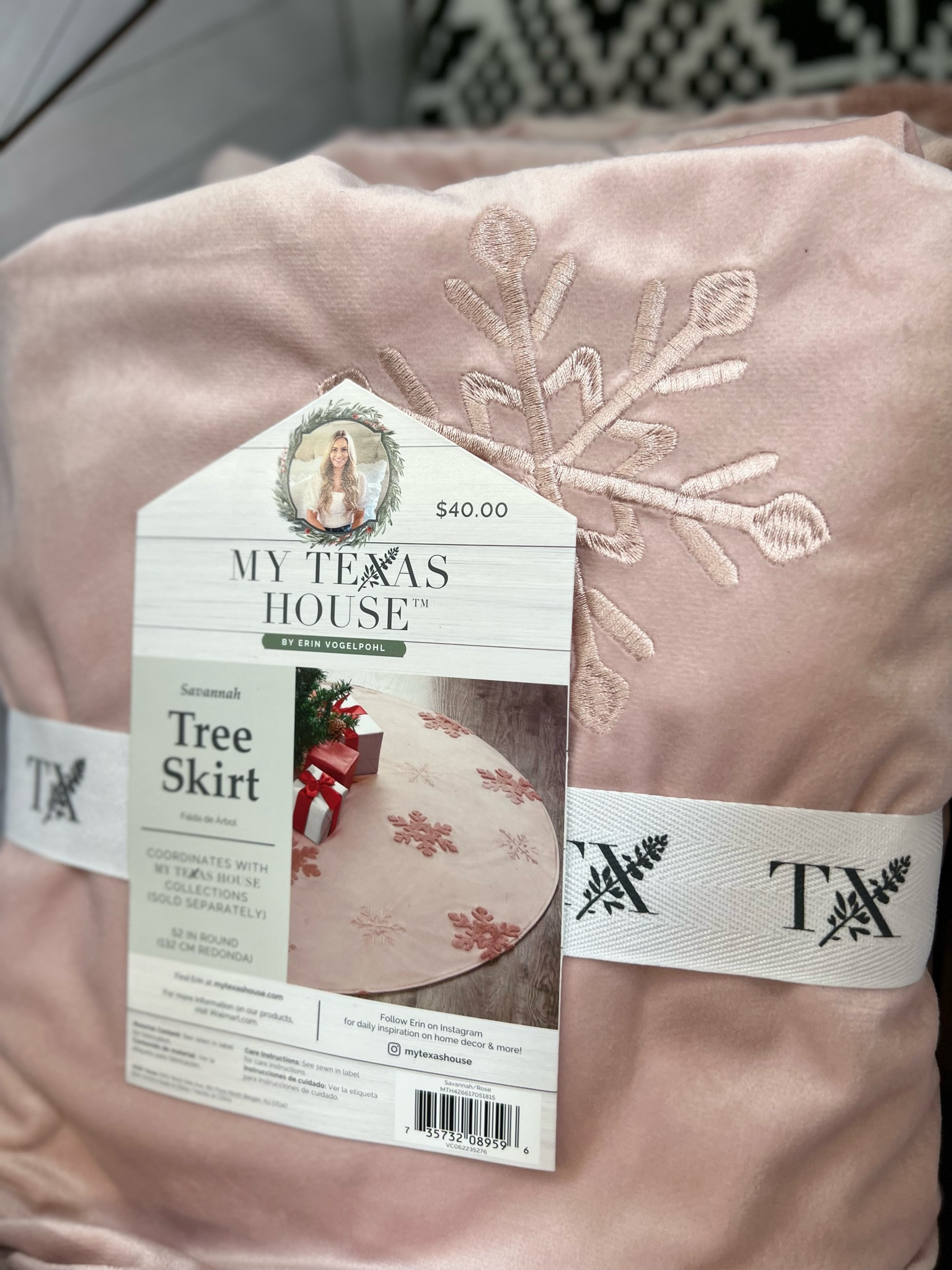 Give your home a FarmHouse Refresh for the Holidays! 

Enjoy Christmas stockings, Christmas Tree skirts, Christmas bathroom trims and, Christmas pillows for the living room from My Texas Home! 


#LTKhome #LTKHoliday #LTKfamily