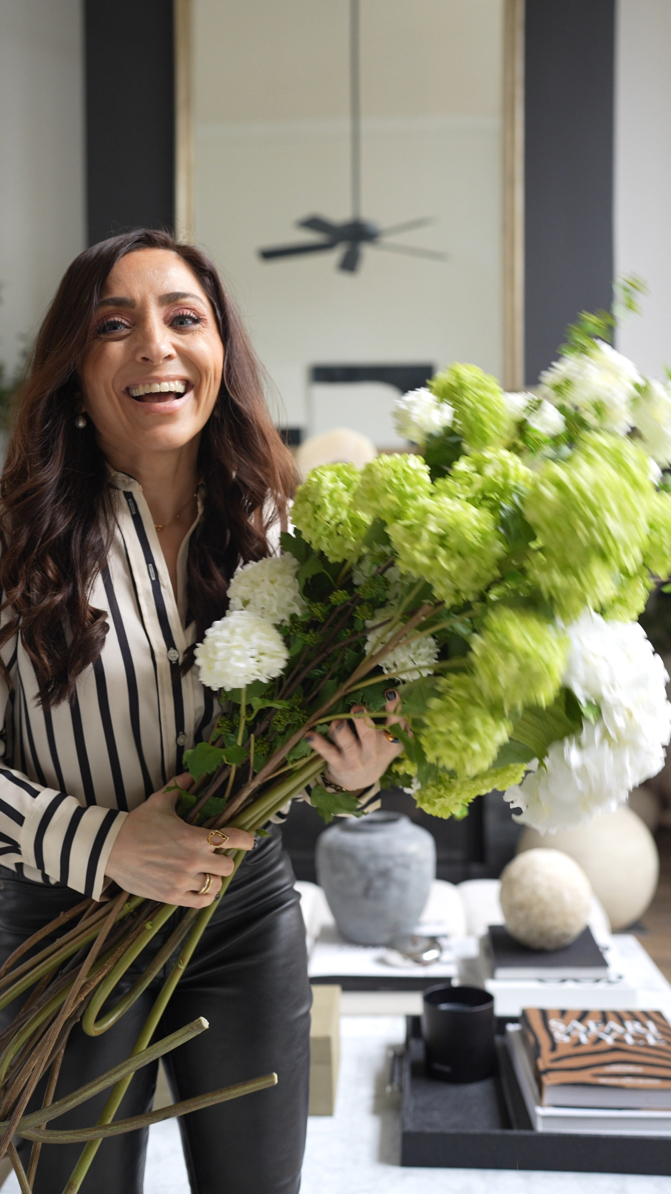 Omg! This bouquet from @afloral is amazing! Their faux florals are soooo beautiful!!! 

Here’s the recipe: 5 green buds 5 white snowballs 6 green snowballs 4 hydrangea #houseofvalentina #afloralpartner #afloral @afloral #LuxeFloral #LTKMostLoved