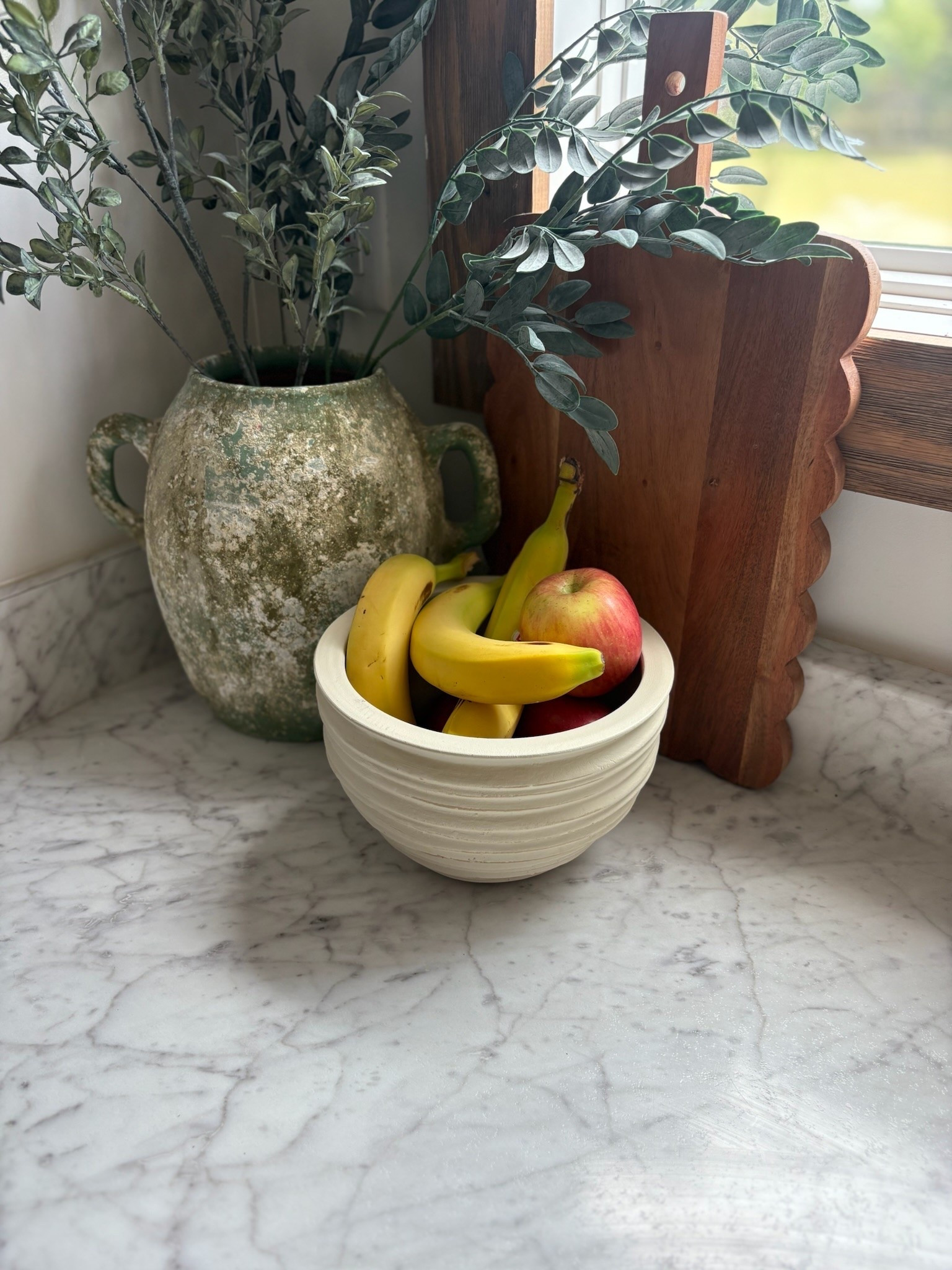 Using a planter as my fruit basket!! I’m all about mixing textures & I have been loving using planters for different purposes!!