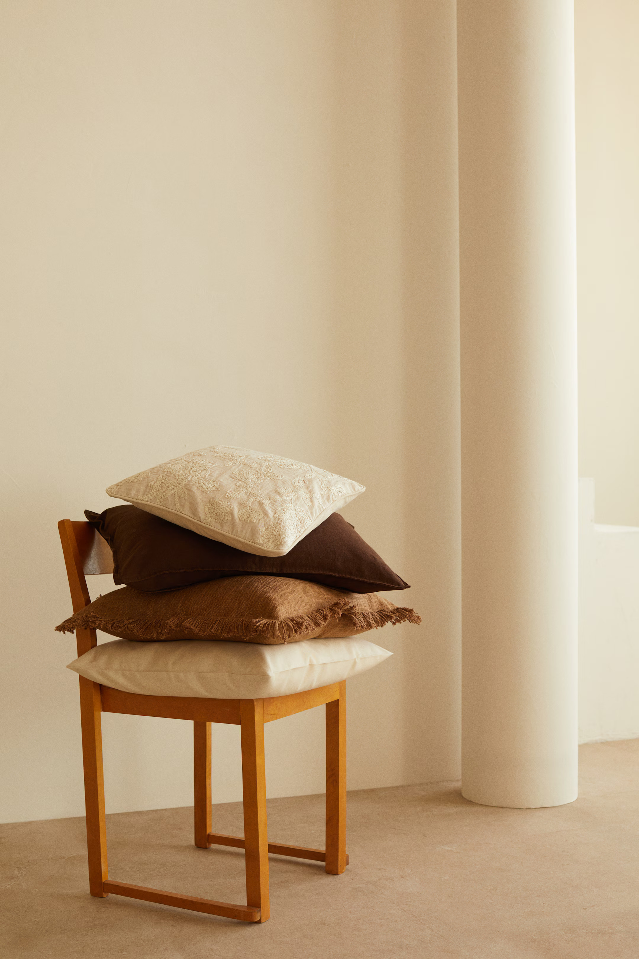 Embroidered cushion cover | H&M (UK, MY, IN, SG, PH, TW, HK)