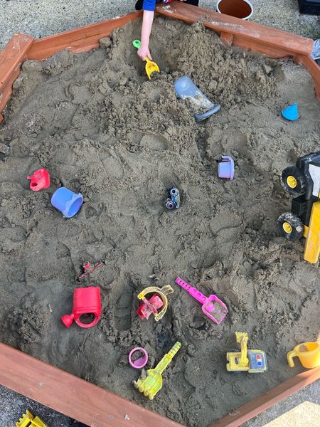 The best sandbox for kiddos! This thing is huge and fairly inexpensive!

Kid finds
Kids toys
Outdoor finds
Summer essentials


#LTKfamily #LTKkids