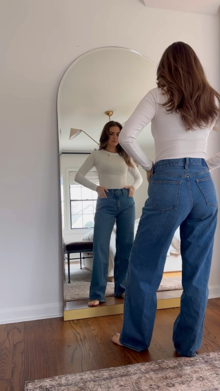 AF DENIM TRY ON 👖✨ 

1. The loose high rise, 26R
2. The baggy low rise, 26R
3. The ultra loose low rise, 26R
4. The slouchy jean, mid rise, 26R
5. The 90s straight ultra high rise, 25R

I’m in 1 size up right now for postpartum (the 90s ultra high rise are from pre-pregnancy) but would say all jeans fit TTS. I’m truly between the 25 & 26 right now.

Abercrombie denim sale, denim, jeans, sale, viral sale 

 

#LTKWatchNow #LTKSeasonal #LTKStyleTip