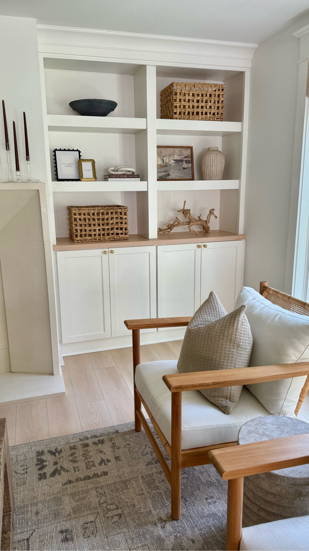 New living room shelf styling ✨

Living room decor, neutral living room, fall family room



#LTKSeasonal #LTKHome #LTKSaleAlert