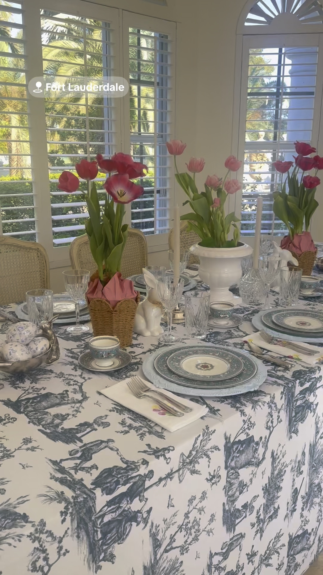 @target tulips beautifying my table✨
.
#Spring #easterideas
#easter2025
#springtable
#springdecor
#easterdecor
#tablescapes
#eastertable
#targetfinds
#wedgwoodflorentine

#LTKSeasonal #LTKHome
