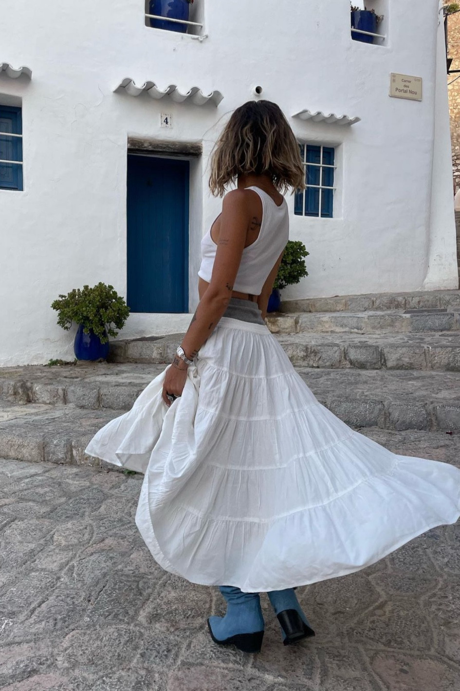 longue jupe blanche volante, Free People jupe, santiags, cowboy boots

#LTKSeasonal #LTKFind #LTKshoecrush