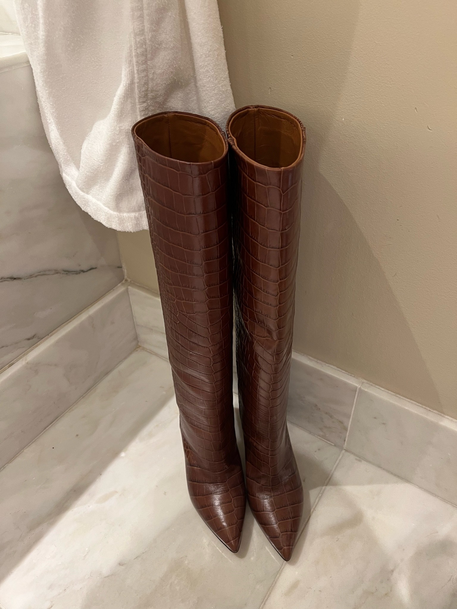 Croc effect boots (runs TTS, size 8, euro 38) color: caramel tone (also comes in dark brown and black)
Brown boots 
Fall outfit 
Designer boots 
Holiday outfit 



#LTKSeasonal #LTKshoecrush #LTKHoliday