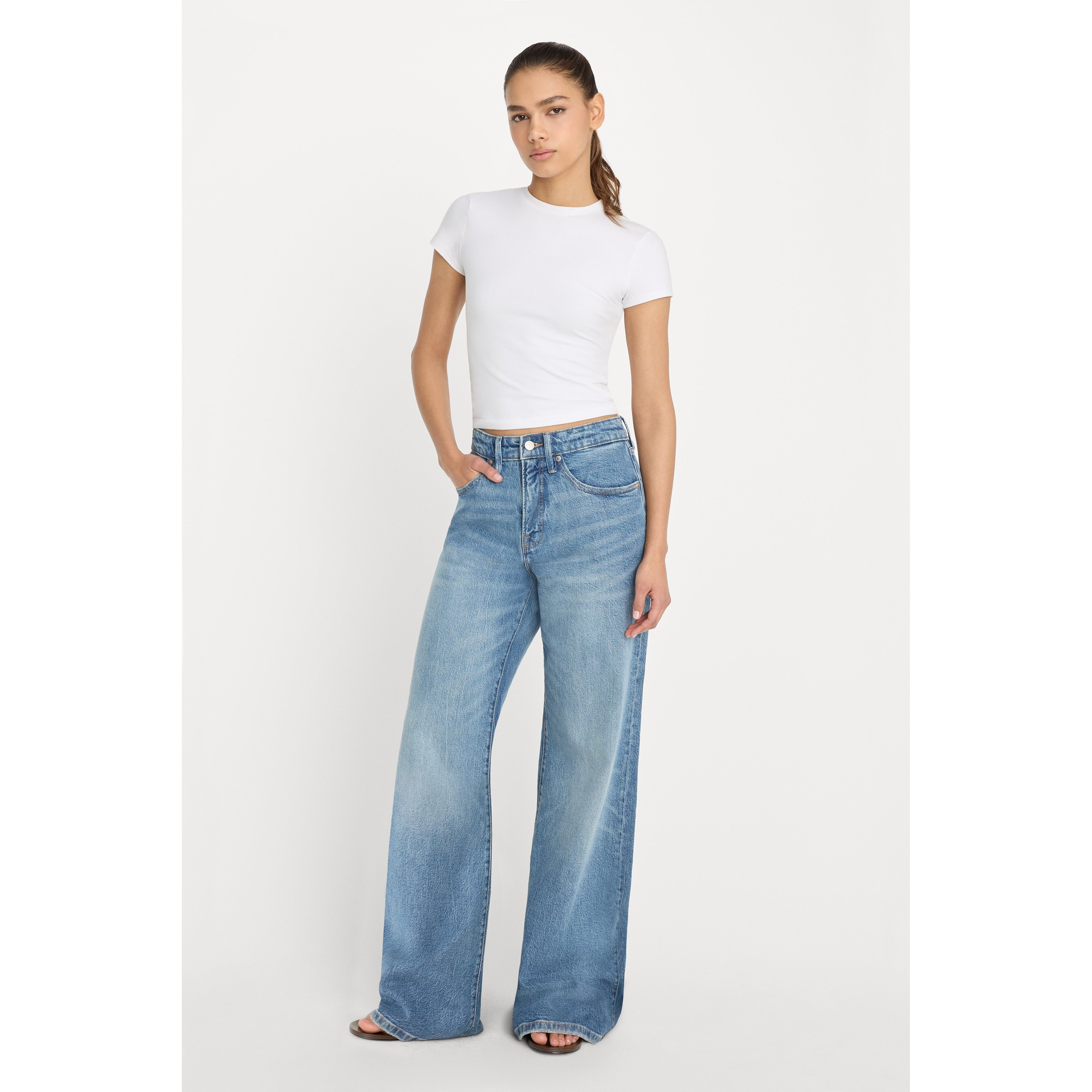 Women's Good Ease Relaxed Jeans | Indigo, Size 0 | Good American by Khlo� Kardashian | Good American