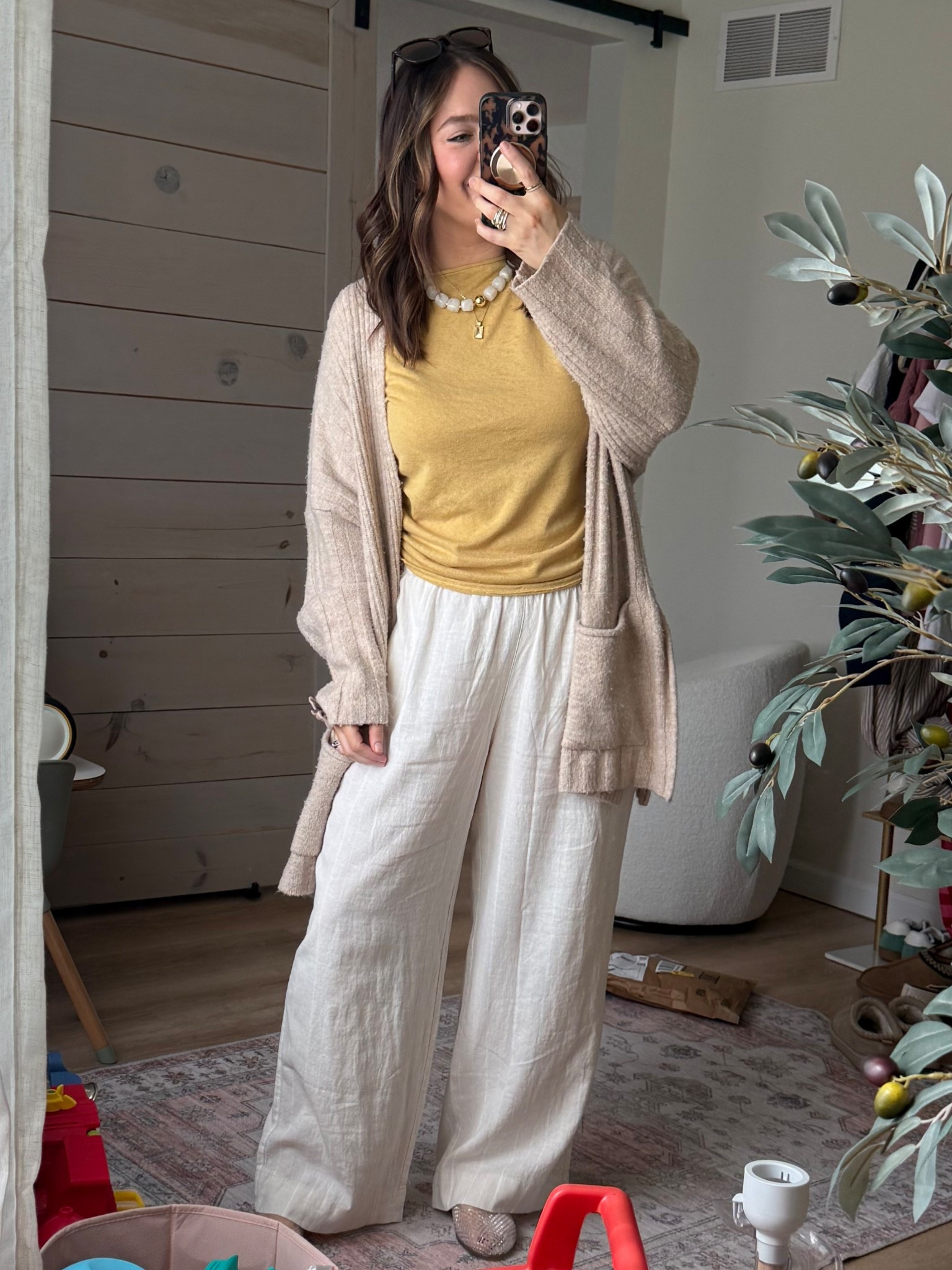 Casual ootd for motherhood minis photo shoot - size large in pants (could’ve done a med) and large in top - cardi is old but I’ll link similar 

#LTKMothersDay #LTKMidsize