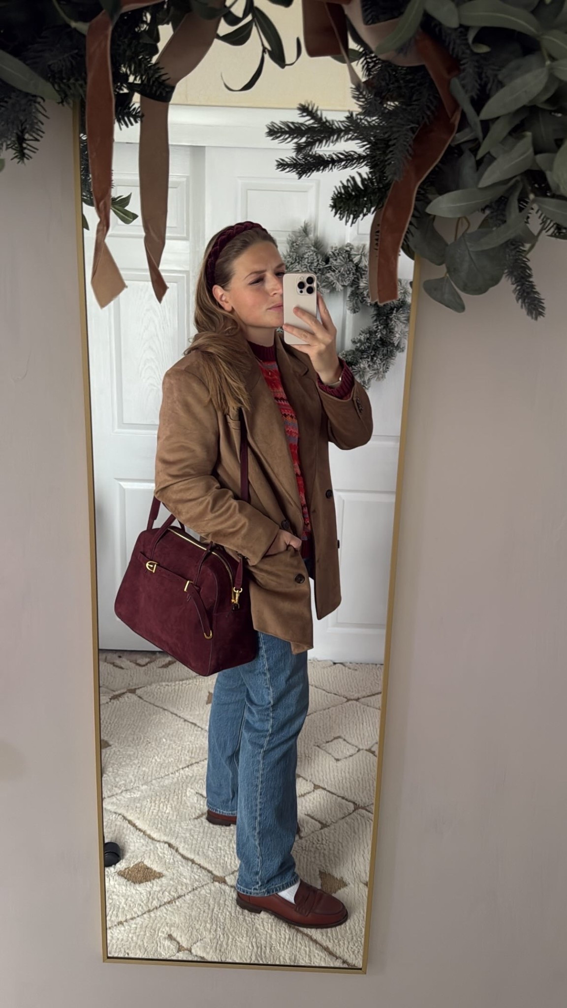 Planned my outfit around this beautiful burgundy bag ♥️

Sweater is American Eagle last year and jacket is Abercrombie last fall 