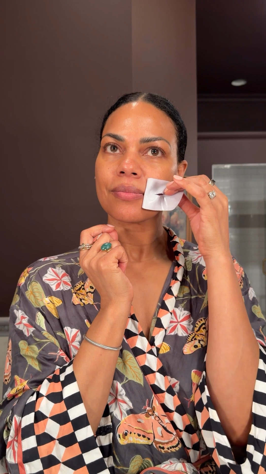 I’ve gotten so many questions about this mouth tape! It’s not just mouth tape, it’s mouth tape AND a mask in one! It’s by Loops and they specialize in masks which is why it’s SO hydrating! Their Hydrogel mouth tape mask has hyaluronic acid, ceramide, peptides, and collagen. It’s really gentle, won’t pull your skin. And it’s breathable. 



#LTKselfcare #LTKmorningroutine #LTKBeauty