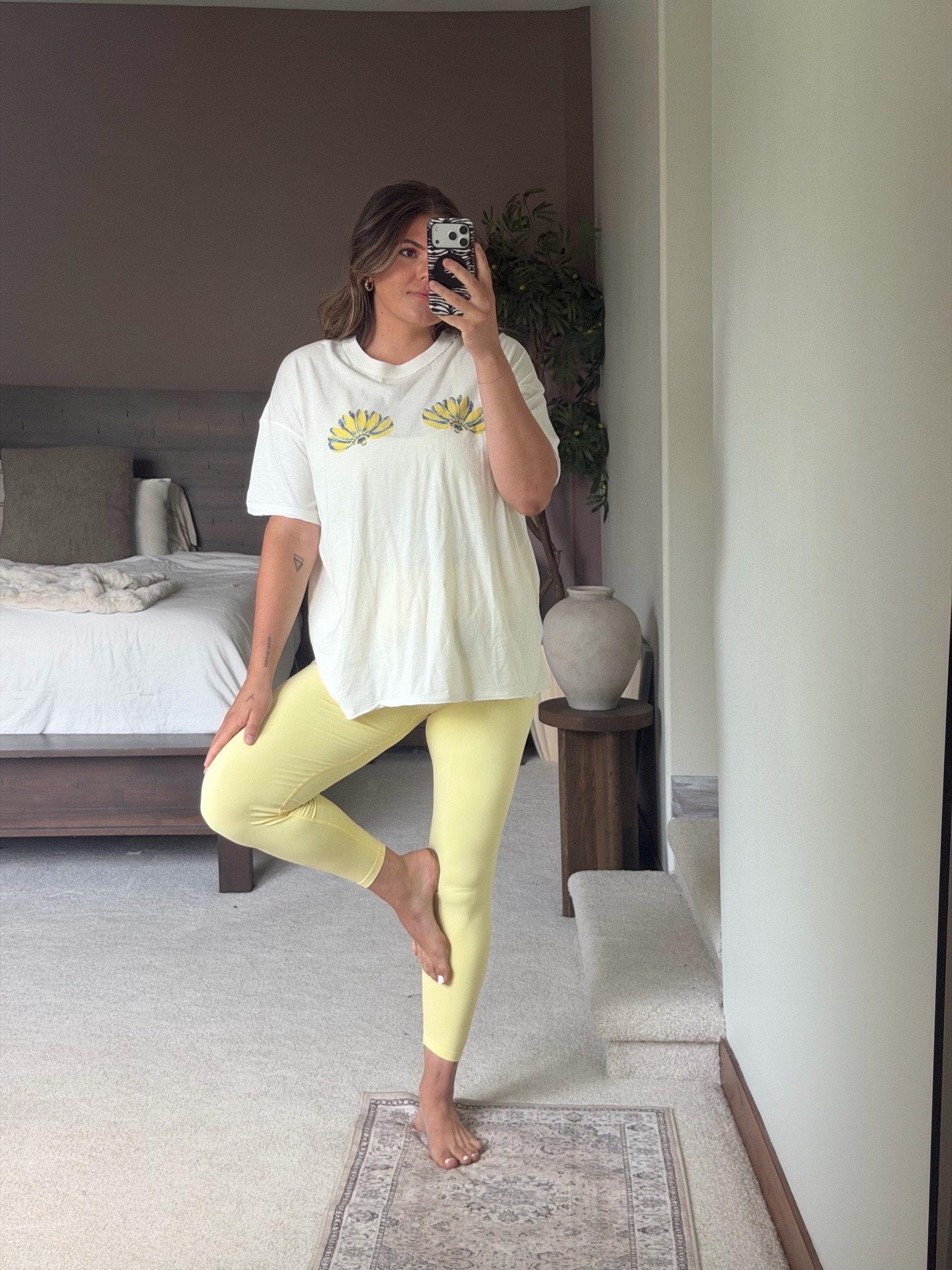 Today’s morning walk outfit!

@Fabletics leggings size xl
@Aerie t shirt / cover up size large

Workout, active, midsize, size 12, size 14, mom style, curvy outfit, thick tummy approved