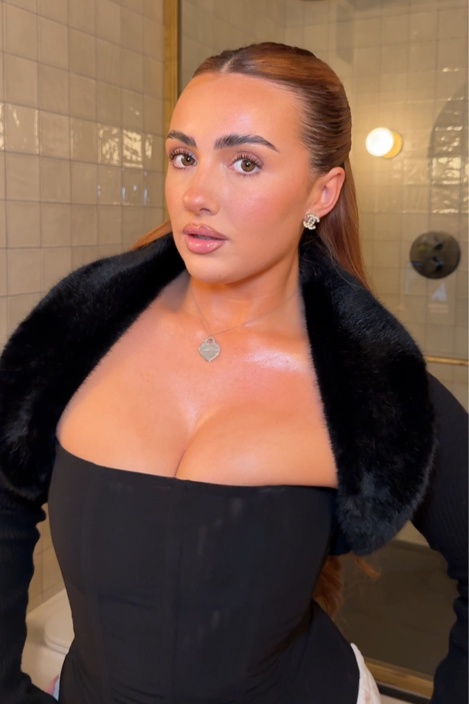 found a dupe for my fur shrug!!!
#clothingfinds #dupe #furshrug