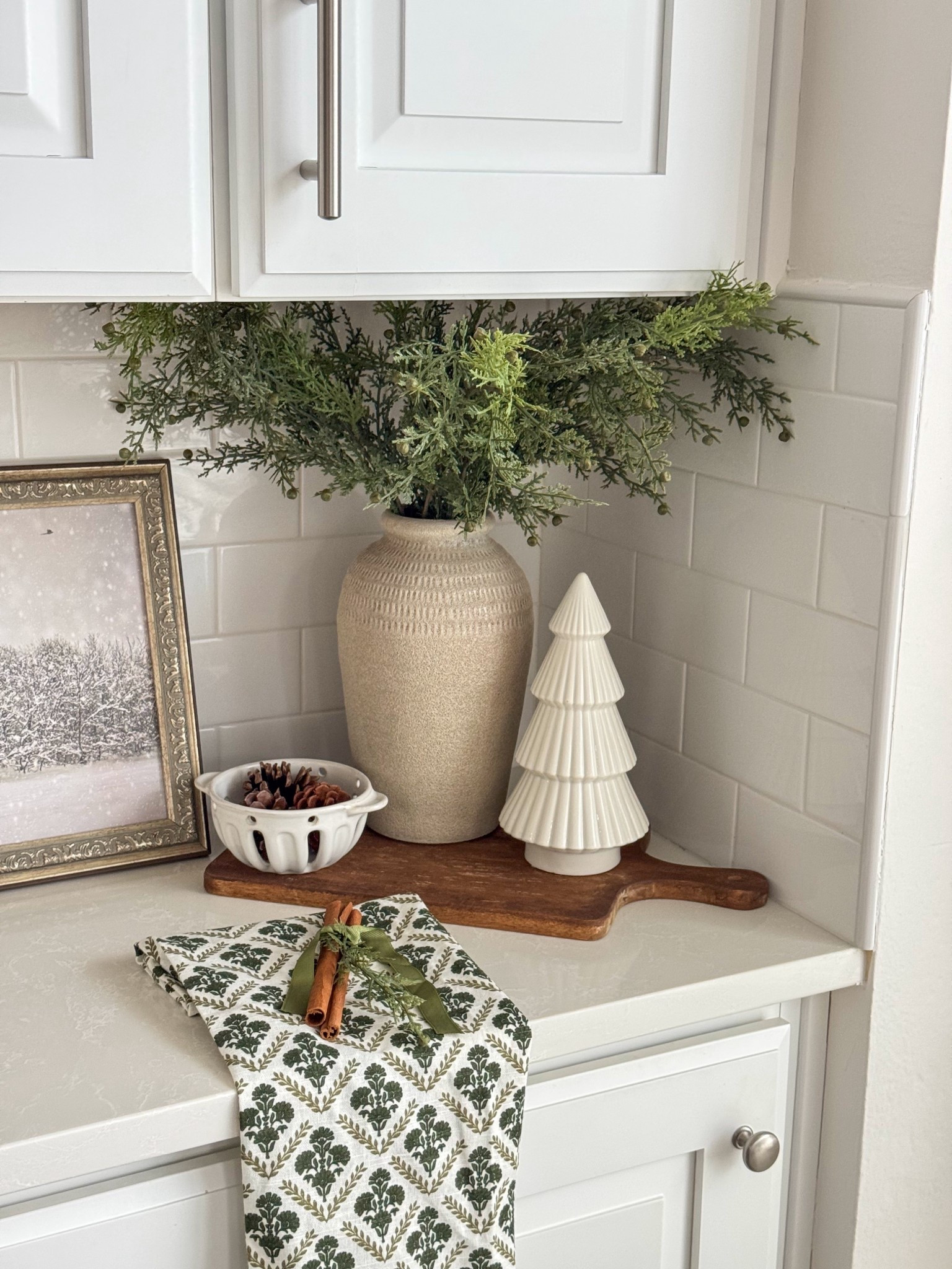 Christmas kitchen nook! 

#LTKHome #LTKHoliday #LTKSeasonal