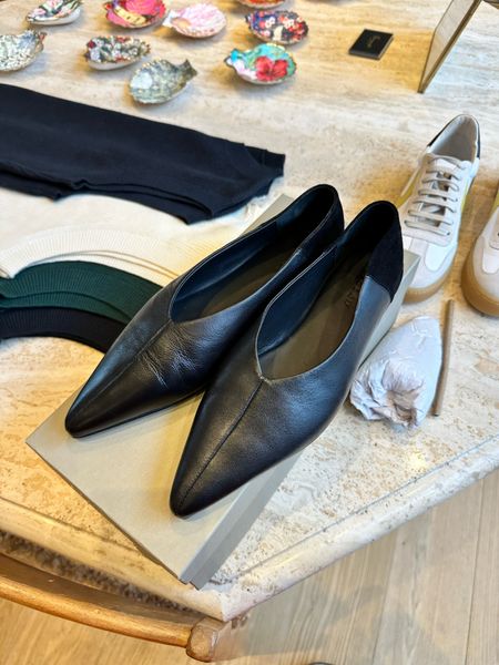 Jigsaw Linnie Flat Pointed Ballerina

Chic black flats that you can wear year round with jeans, dresses, shorts, and jumpsuits!

#LTKSeasonal #LTKShoeCrush