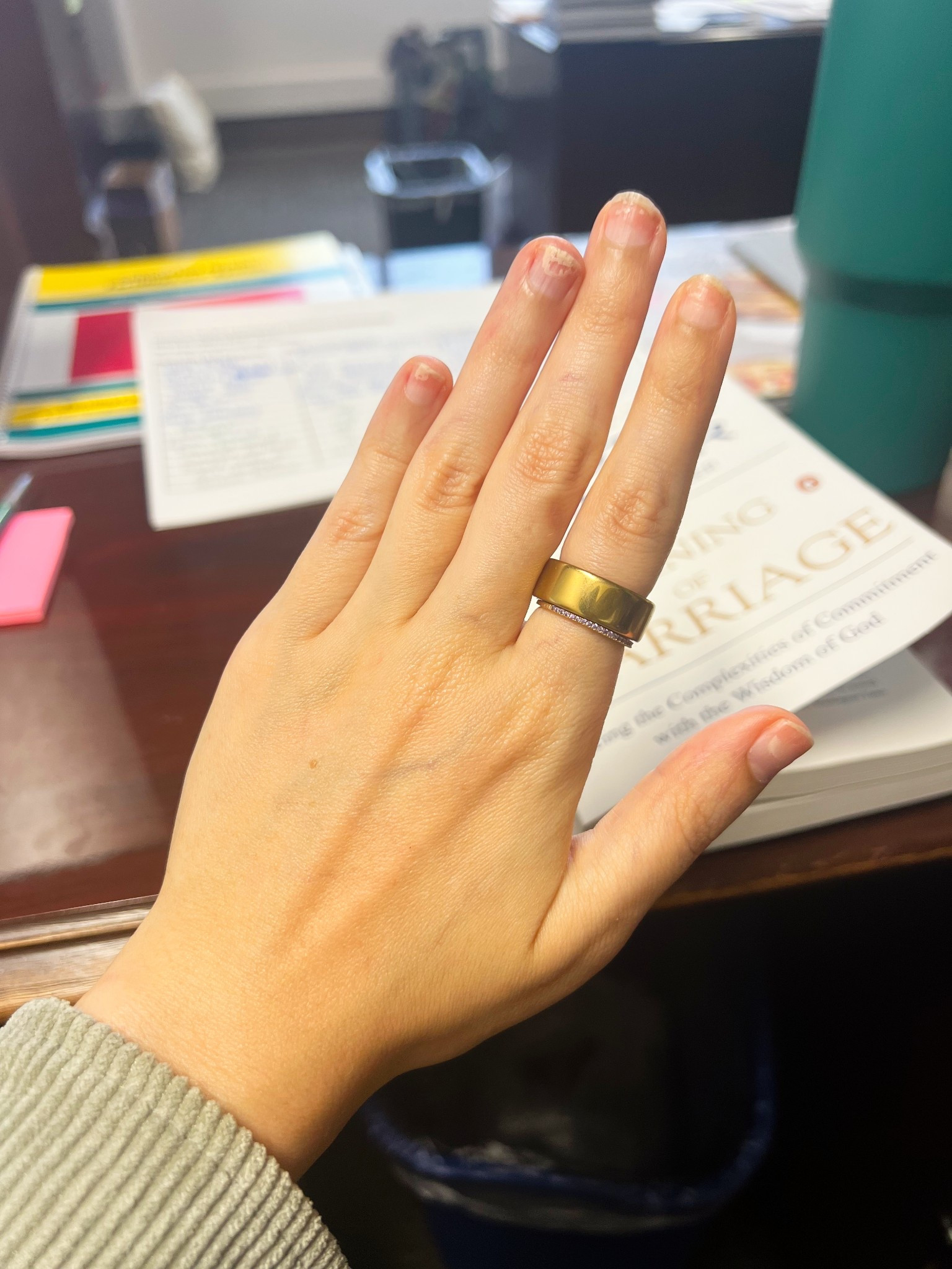 Oura ring! 
Wearing size 6 in version 4. #fitness #health #ouraring #wellness 