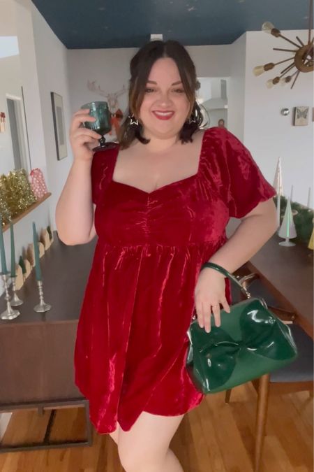 Linking all my ModCloth looks from todays post! Use my code LYNZIJUDISH for 20% off.

Plus size fashion, plus size style, size 16 influencer, Christmas outfit, Christmas style, star earrings, red velvet dress, hair bow, green retro bow clutch, green purse, red velvet bow shoes 

#LTKcurves #LTKunder50 #LTKHoliday